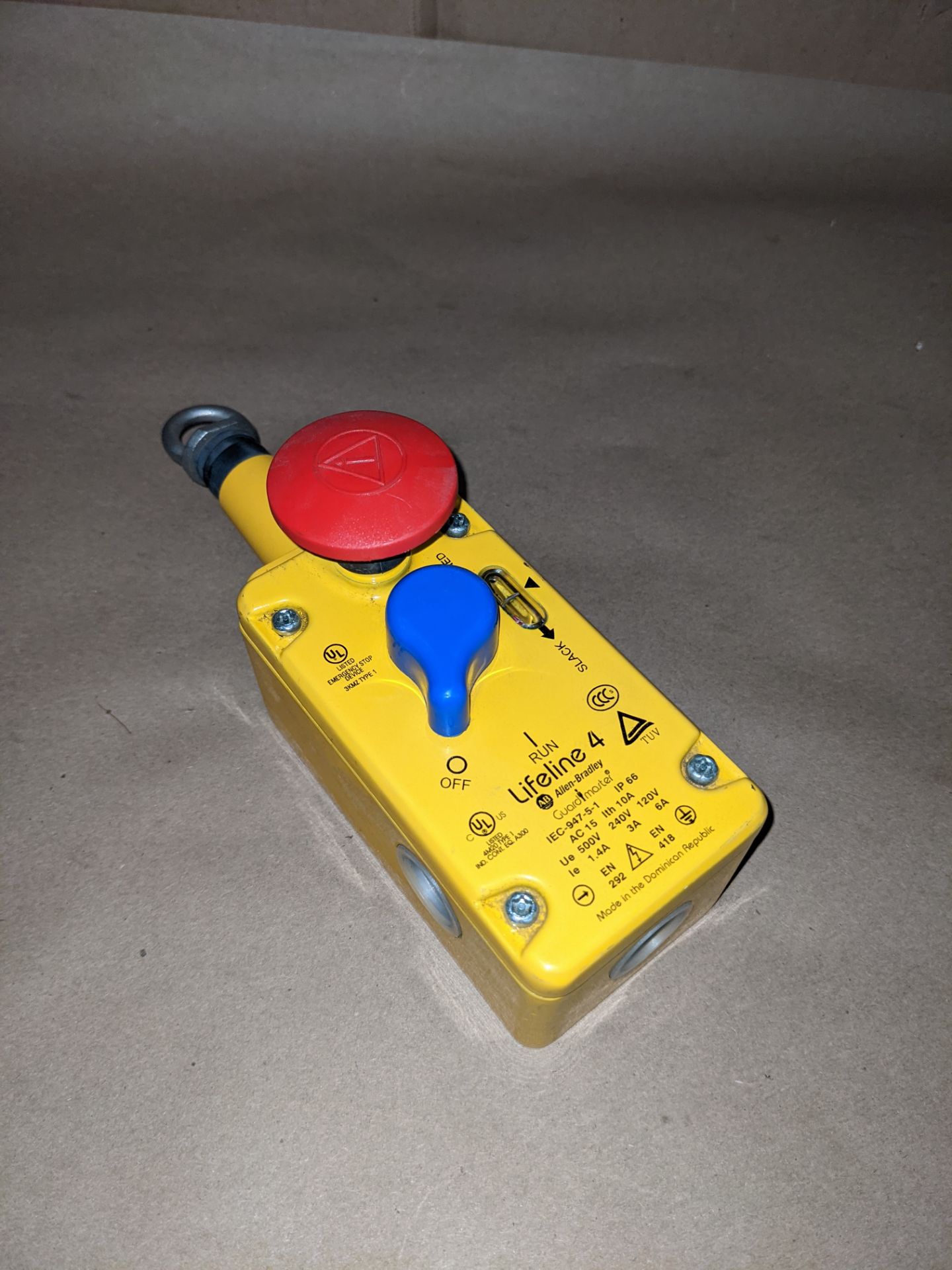 NEW ALLEN BRADLEY GUARDMASTER SAFETY SWITCH