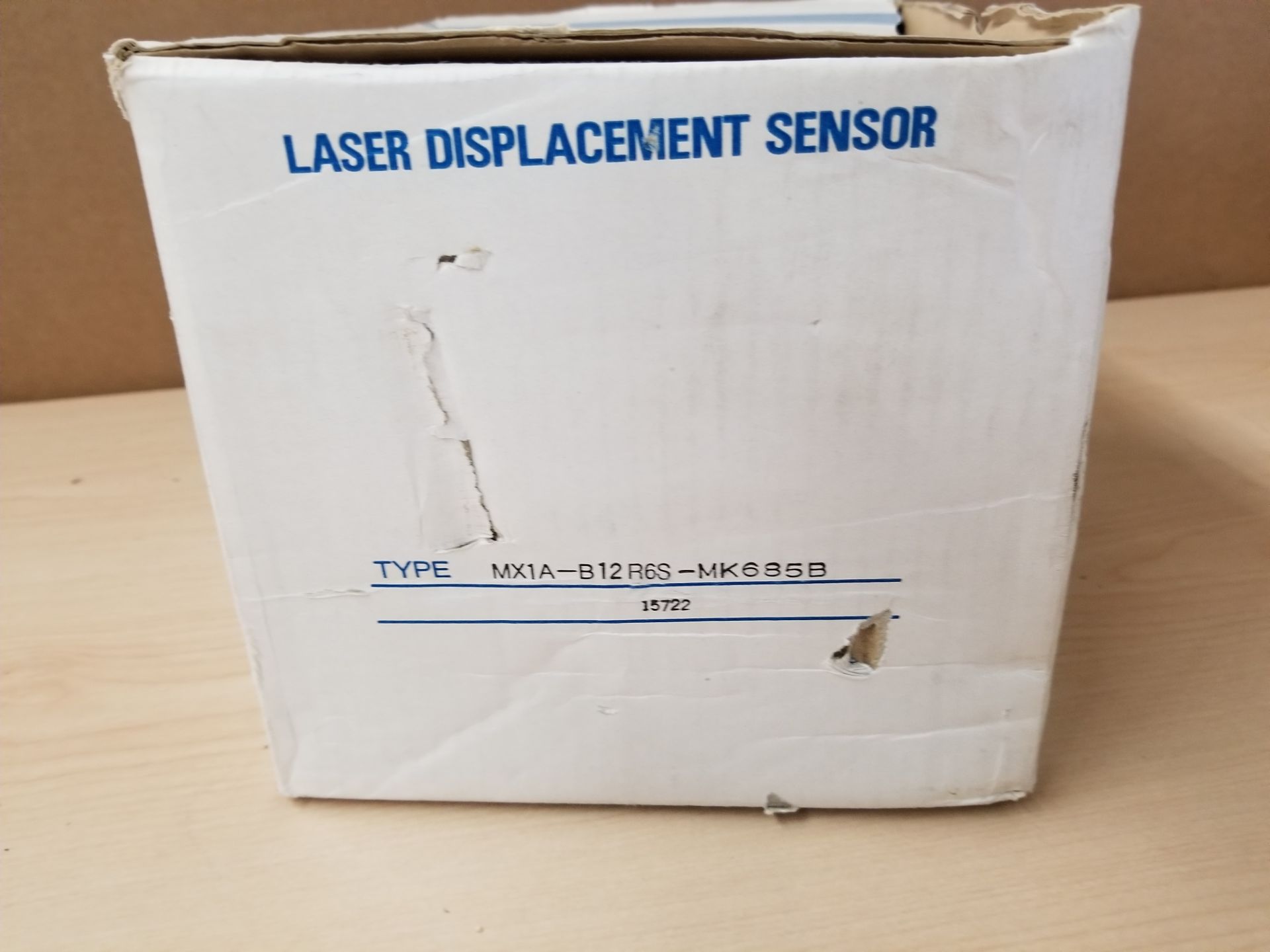 NEW IDEC LASER DISPLACMENT SENSOR CONTROLLER - Image 2 of 6