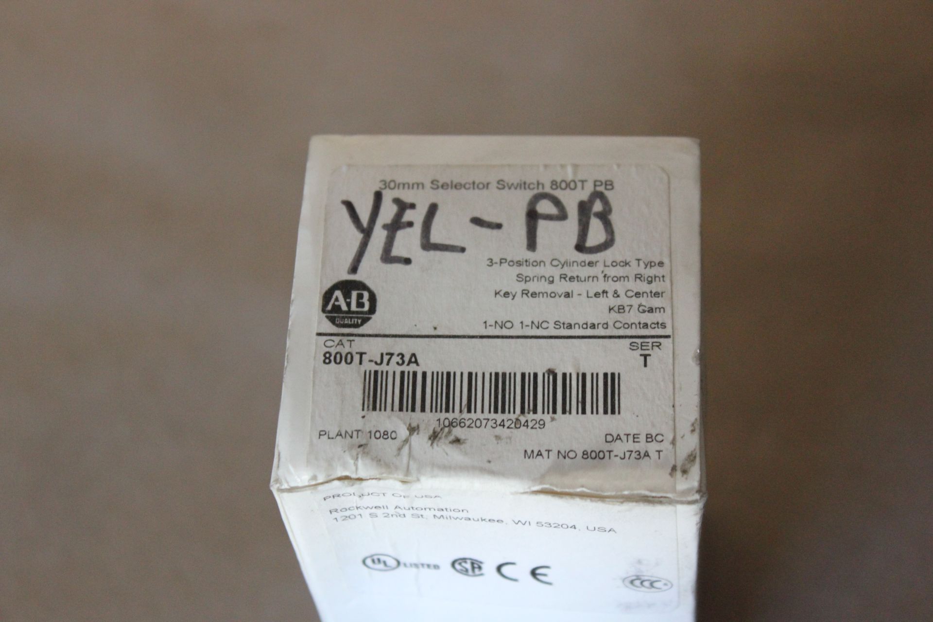 NEW ALLEN BRADLEY YELLOW PUSHBUTTON - Image 2 of 3