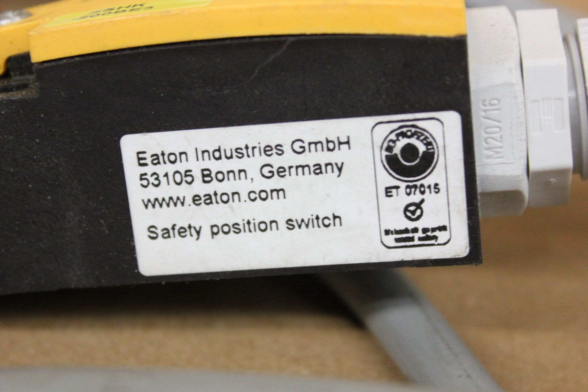 EATON SAFETY POSITION LIMIT SWITCH WITH ACTUATOR - Image 2 of 4