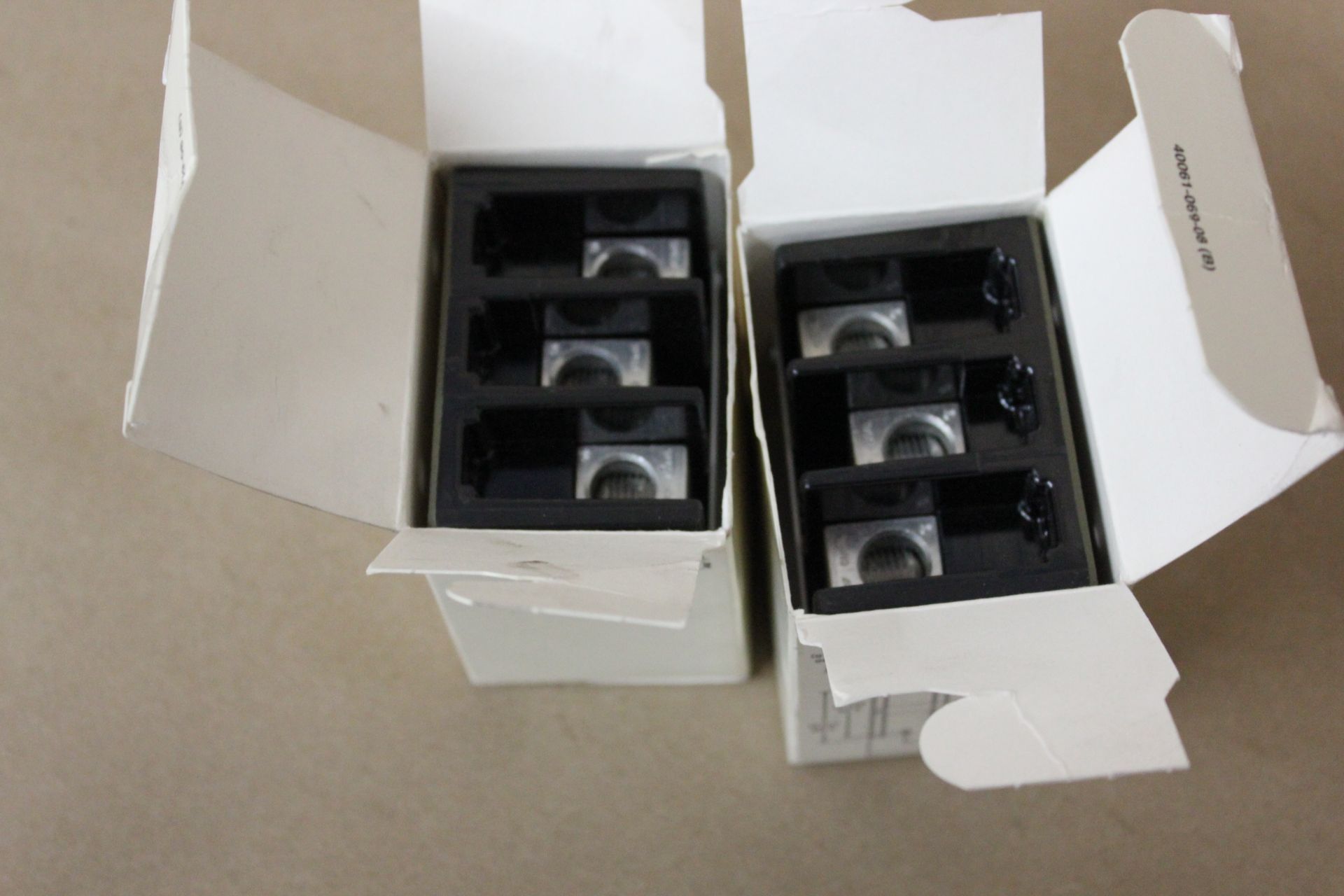 LOT OF NEW ALLEN BRADLEY POWER TERMINAL BLOCKS - Image 2 of 2