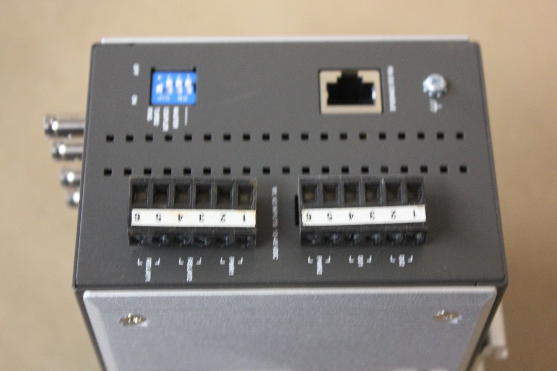 MOXA INDUSTRIAL ETHERNET SWITCH - Image 2 of 4