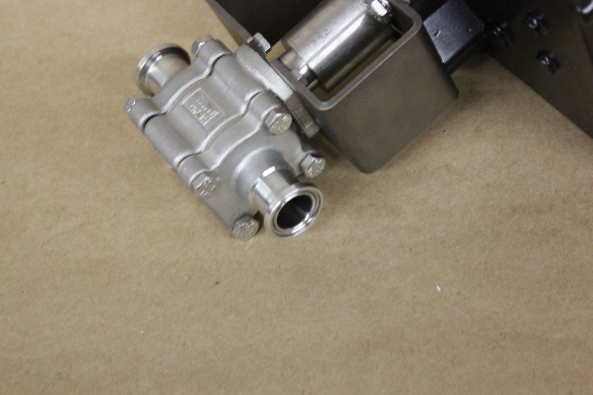 SHARPE STAINLESS STEEL BALL VALVE WITH ACTUATOR - Image 3 of 6