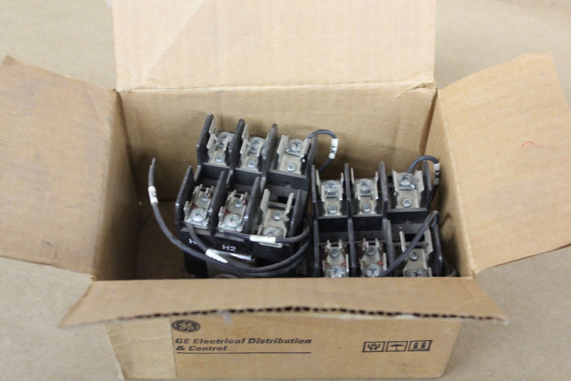 LOT OF NEW GE CORE & COIL TRANSFORMERS - Image 3 of 5