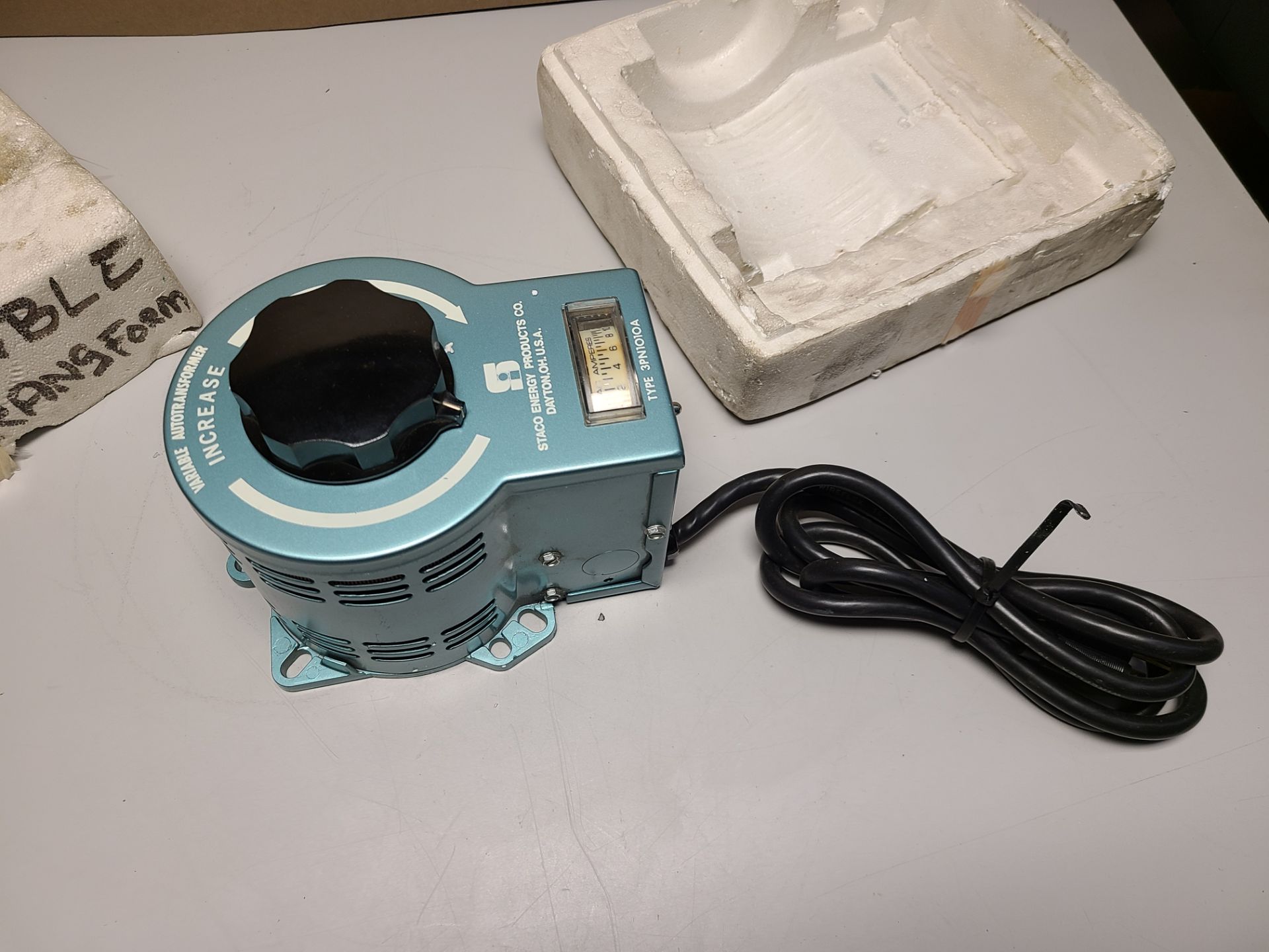 NEW STACO VARIABLE AUTOTRANSFORMER - Image 4 of 8