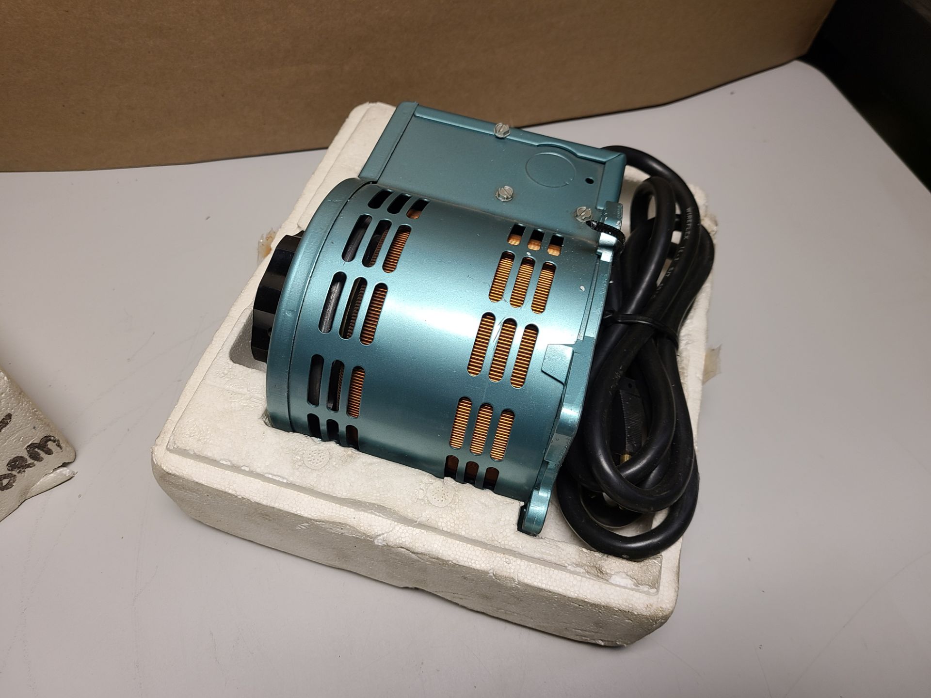 NEW STACO VARIABLE AUTOTRANSFORMER - Image 3 of 8