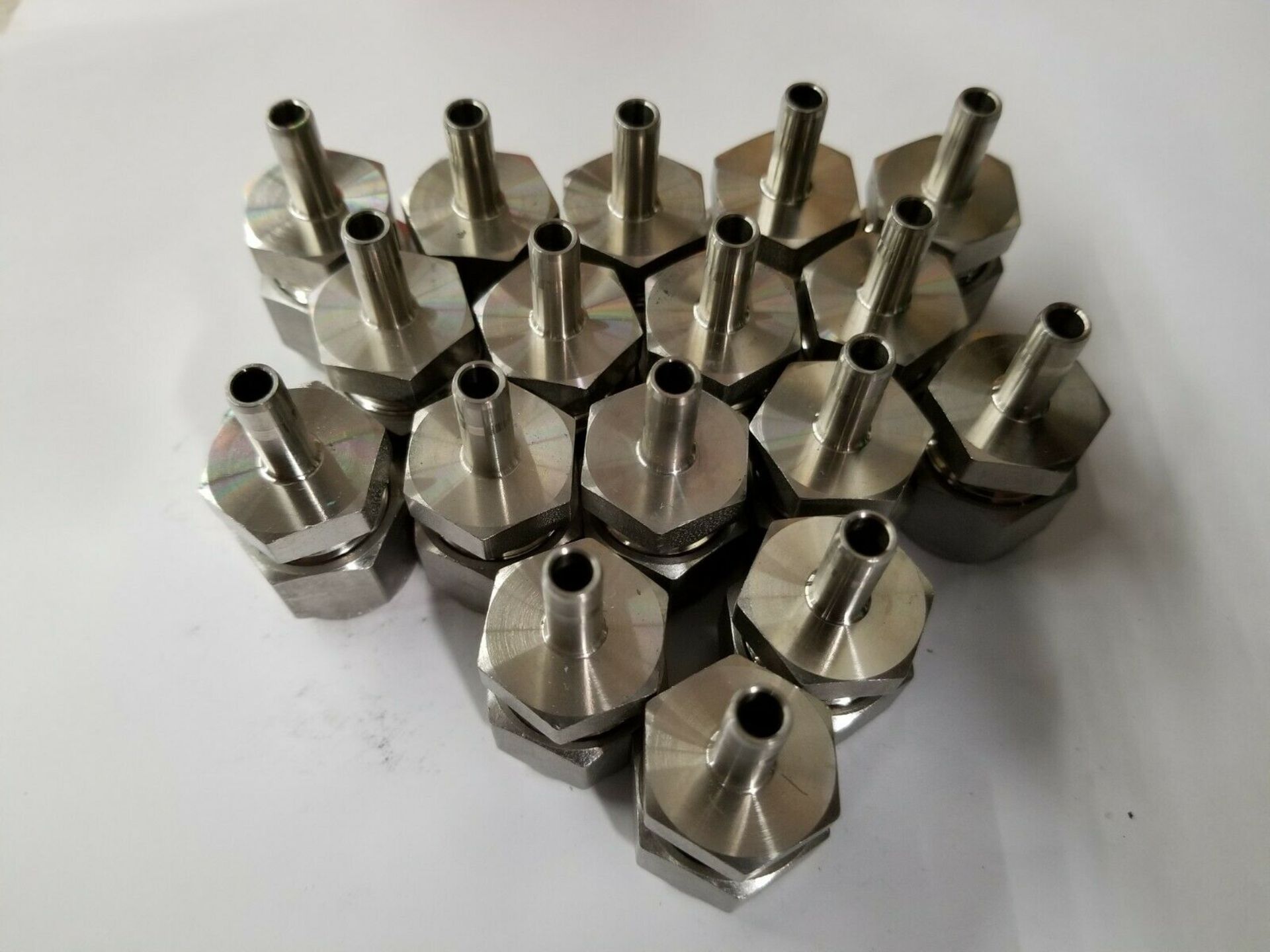 LOT OF NEW SWAGELOK STAINLESS STEEL FITTINGS