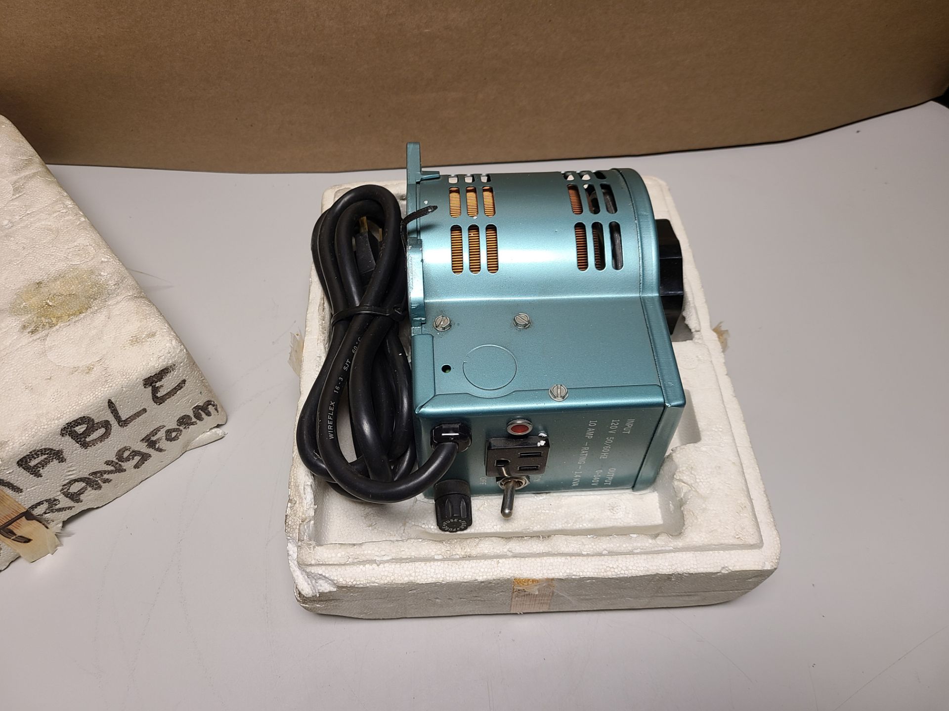 NEW STACO VARIABLE AUTOTRANSFORMER - Image 2 of 8