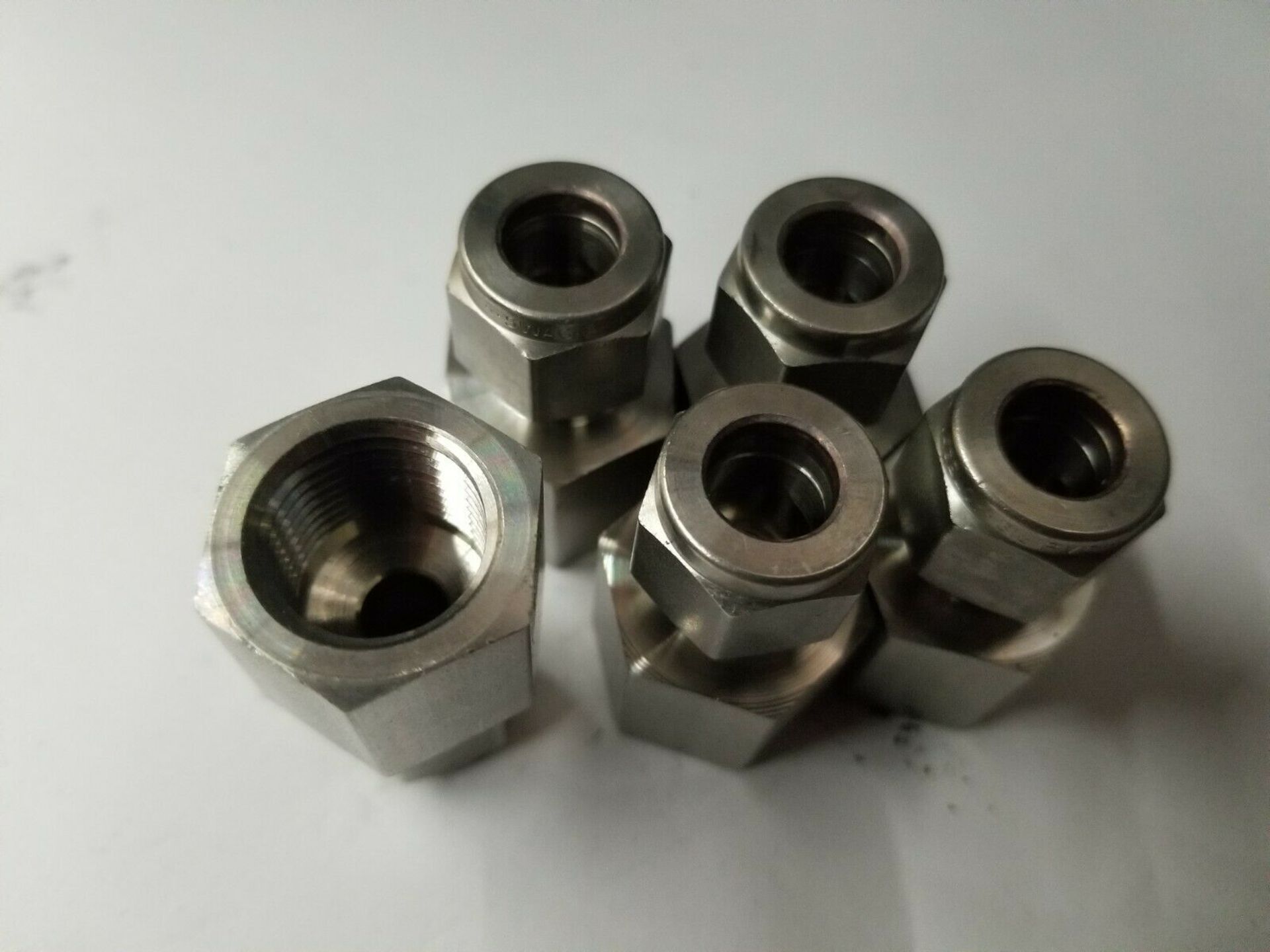 LOT OF NEW SWAGELOK STAINLESS STEEL FITTINGS - Image 2 of 3