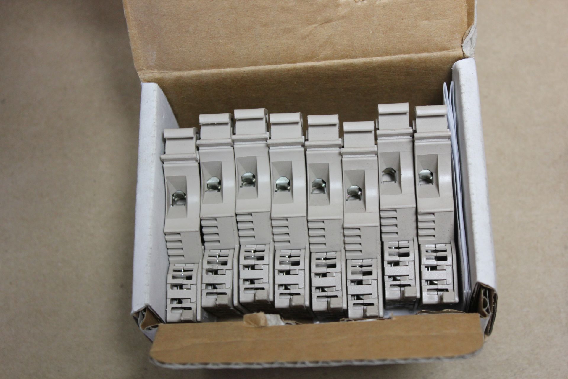 LOT OF NEW DINNECTORS FUSE TERMINAL BLOCKS WITH LED's - Image 5 of 8