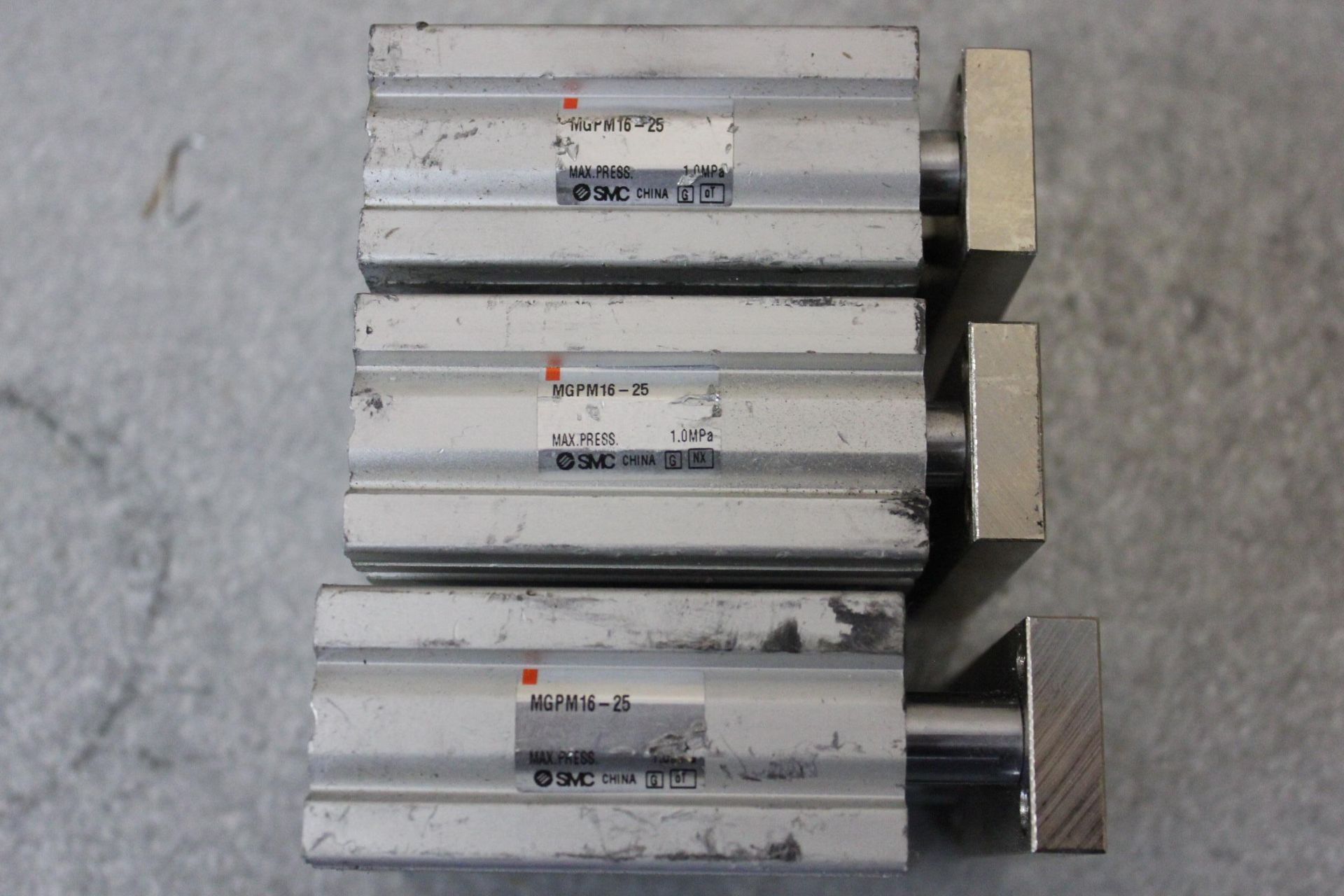 LOT OF SMC GUIDED PNEUMATIC CYLINDERS - Image 4 of 4