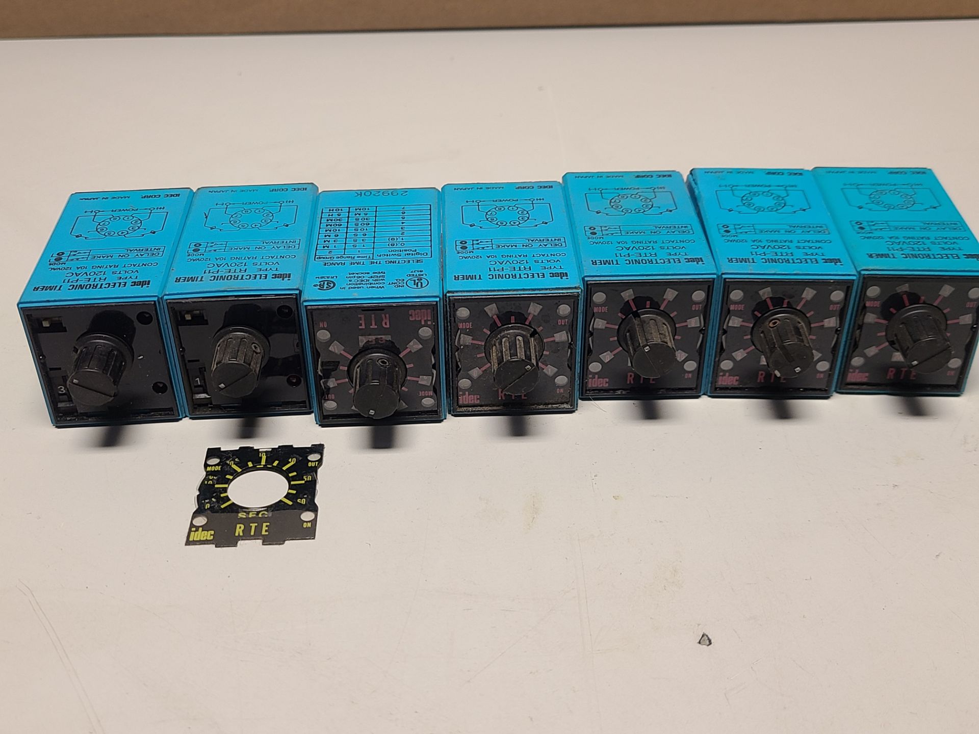 LOT OF IDEC ELECTRONIC TIMERS