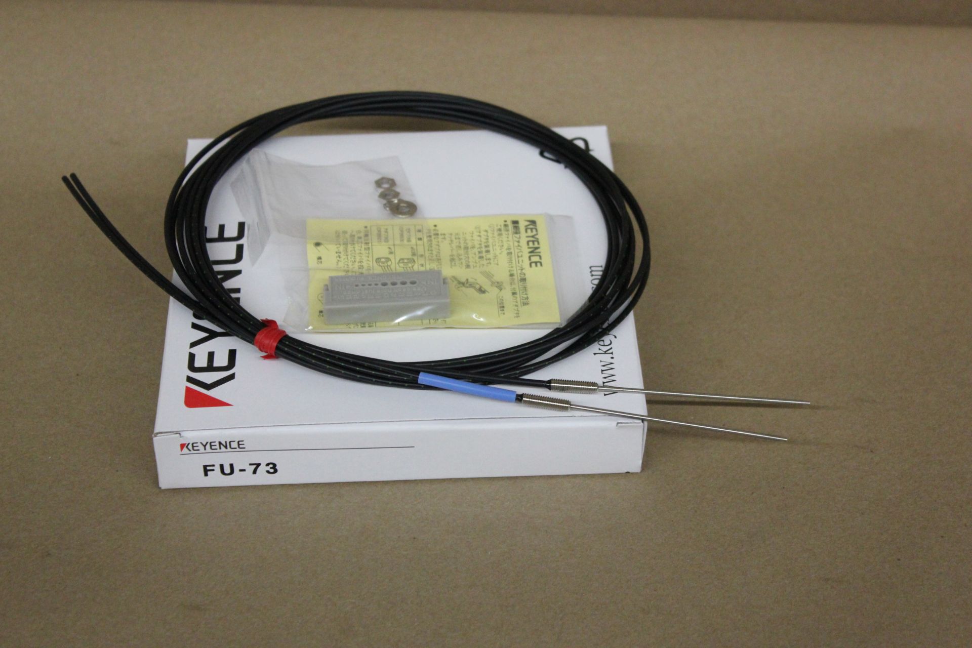 NEW KEYENCE FIBER OPTIC PROXIMITY SENSOR