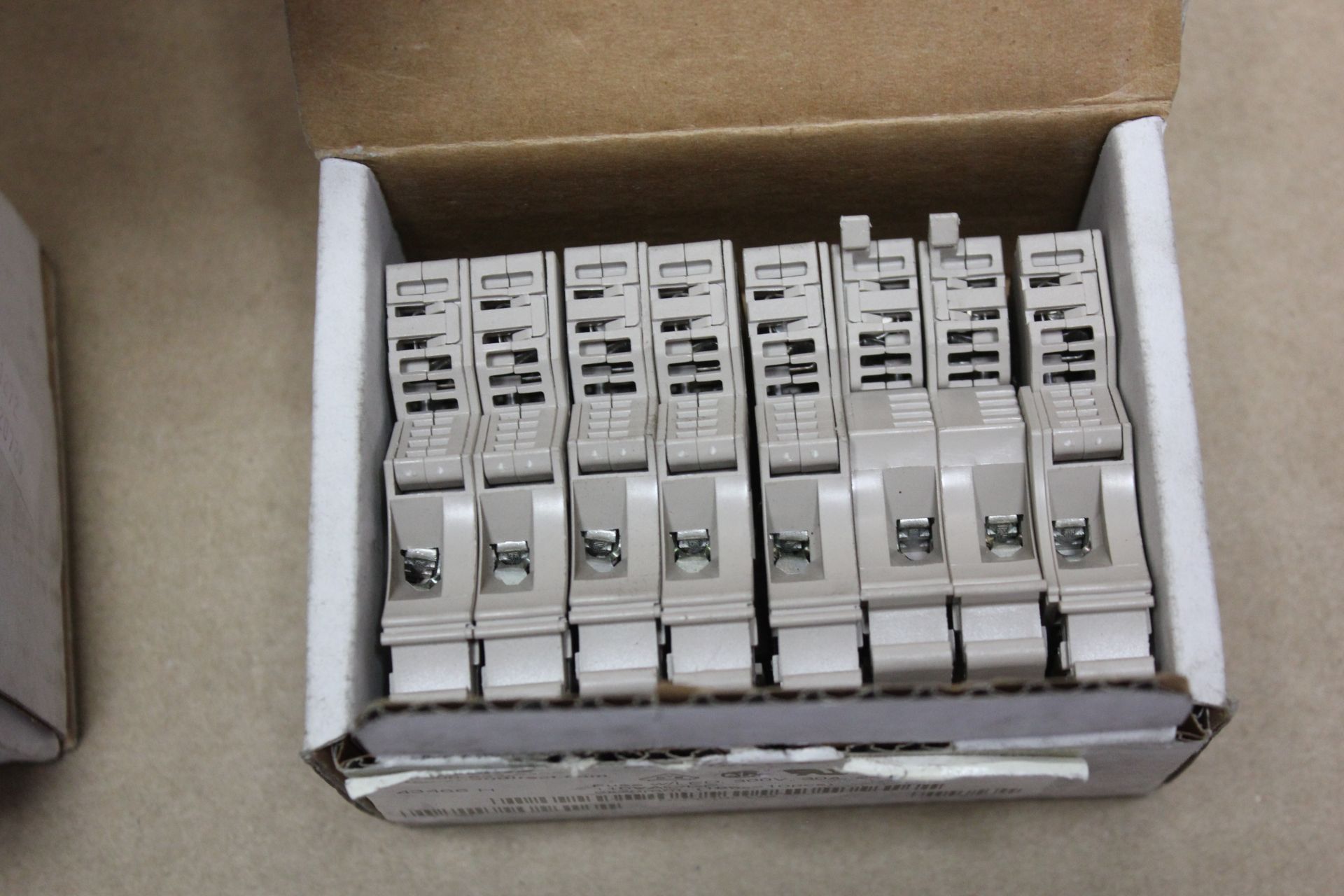 LOT OF NEW DINNECTORS FUSE TERMINAL BLOCKS WITH LED's - Image 6 of 8