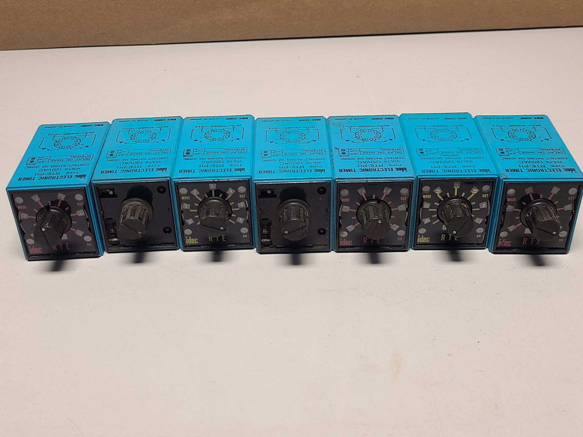 LOT OF IDEC ELECTRONIC TIMERS