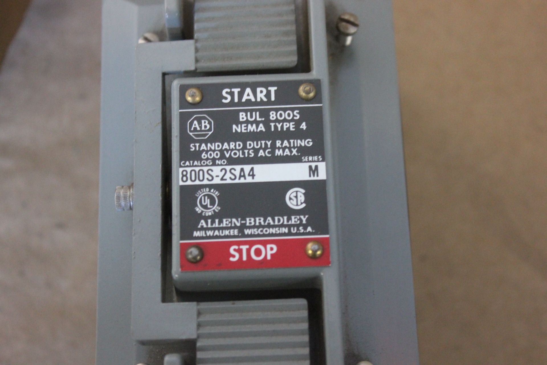 NEW ALLEN BRADLEY STANDARD DUTY PUSH BUTTON - Image 3 of 3