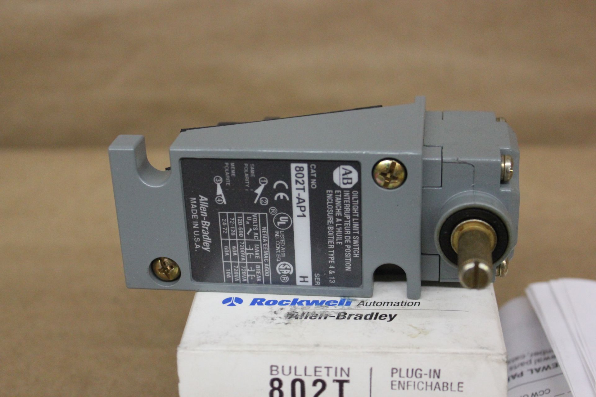 NEW ALLEN BRADLEY OILTIGHT LIMIT SWITCH - Image 2 of 4