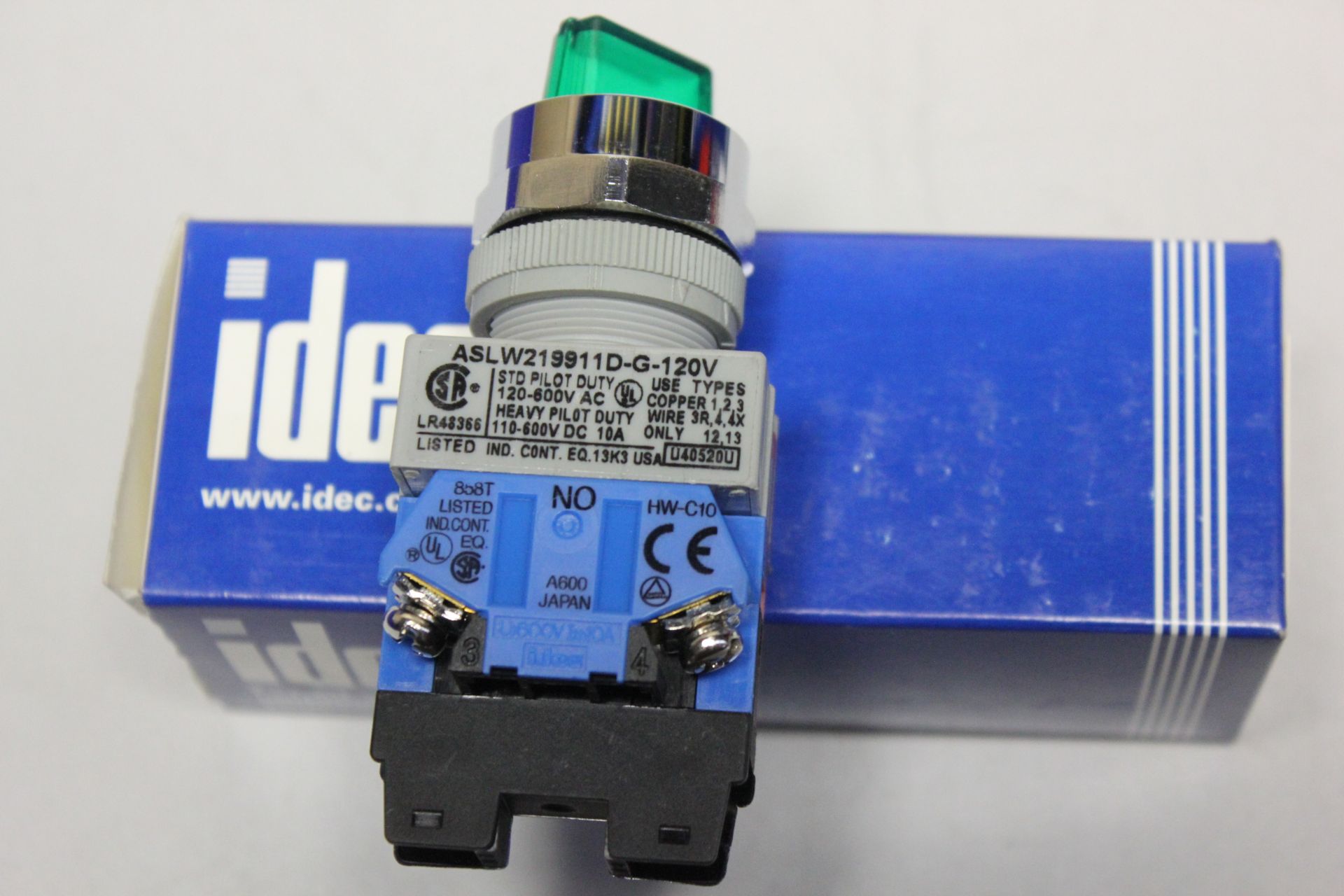 NEW IDEC ILLUMINATED SELECTOR SWITCH - Image 3 of 5