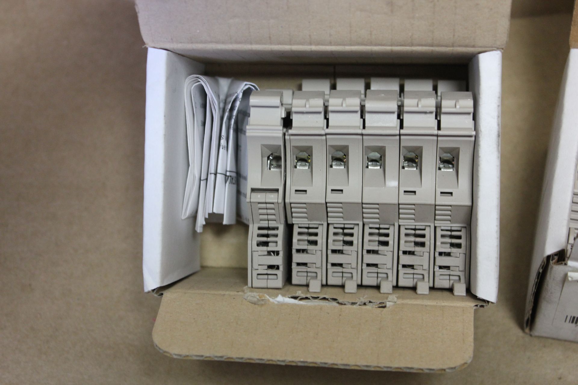 LOT OF NEW DINNECTORS FUSE TERMINAL BLOCKS WITH LED's - Image 8 of 8