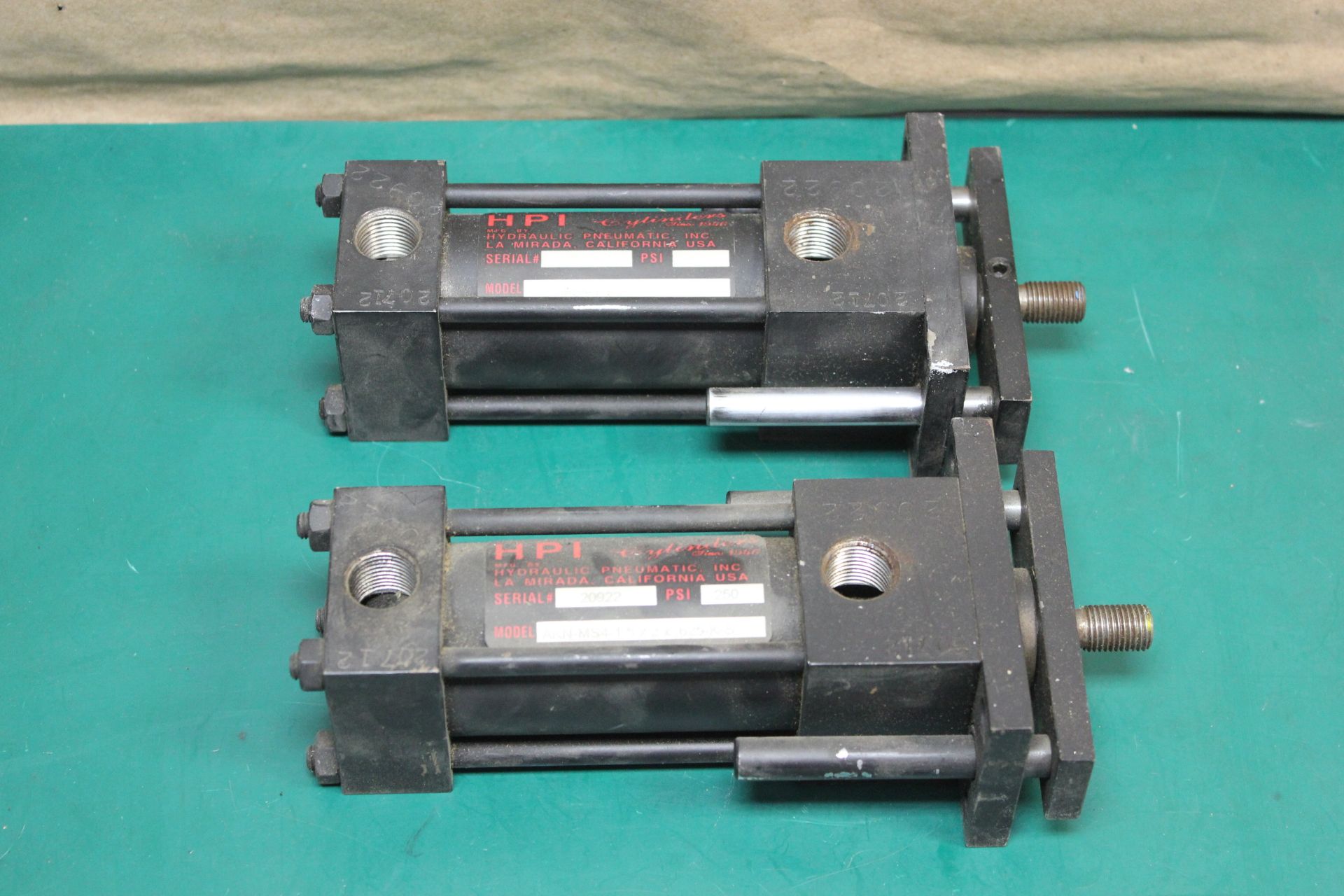 LOT OF 2 HPI HYDRAULIC PNEUMATIC CYLINDERS