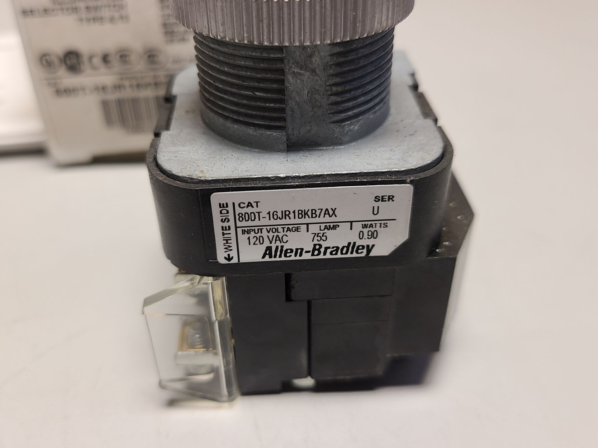 NEW ALLEN BRADLEY ILLUMINATED SELECTOR SWITCH - Image 2 of 3