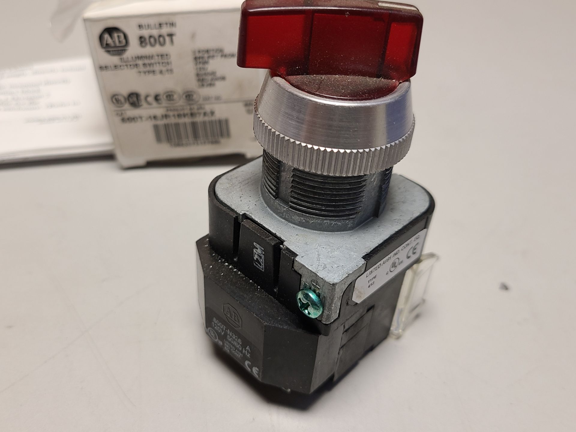 NEW ALLEN BRADLEY ILLUMINATED SELECTOR SWITCH - Image 3 of 3