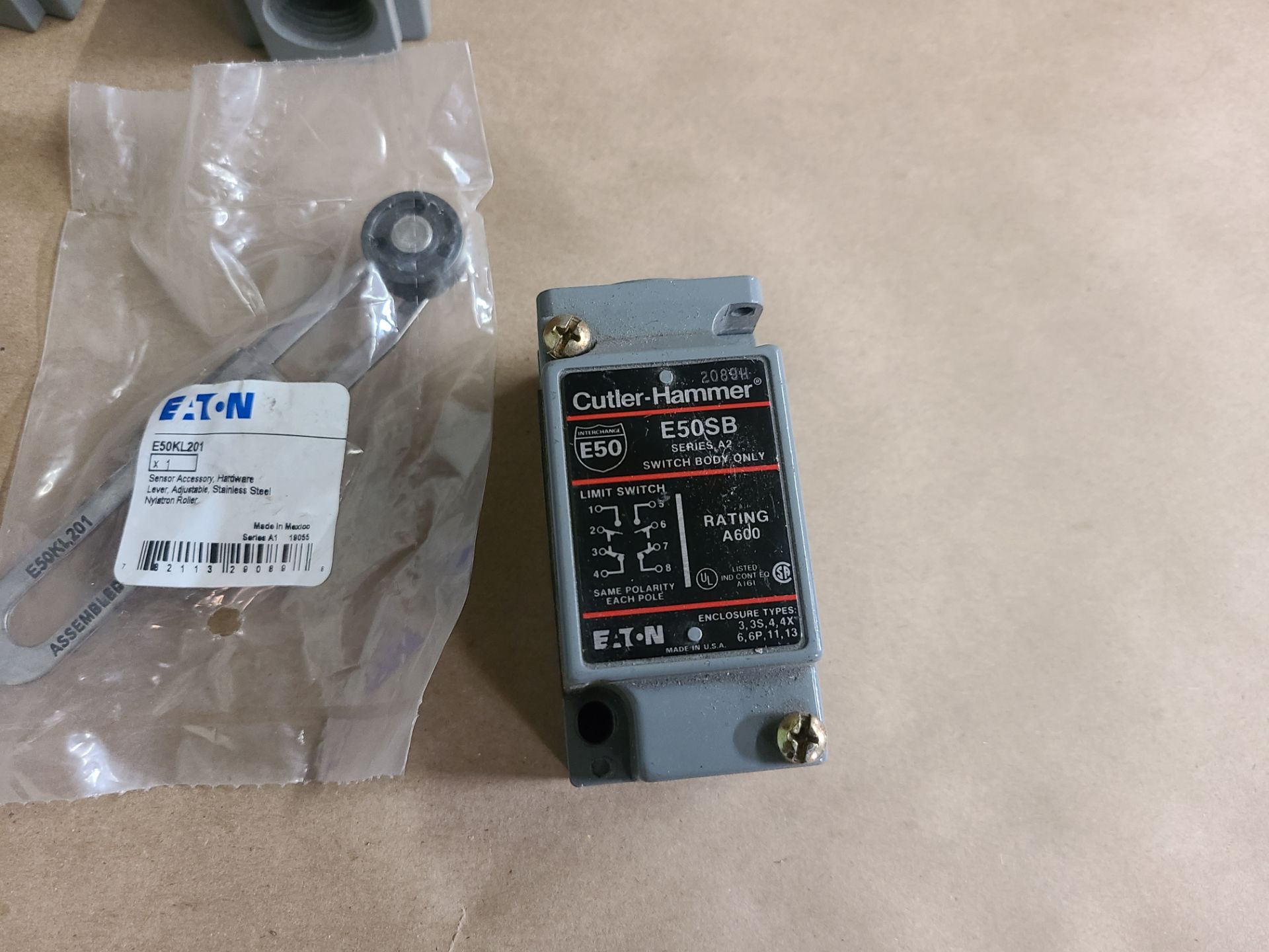 LOT OF EATON LIMIT SWITCH PARTS - Image 2 of 5