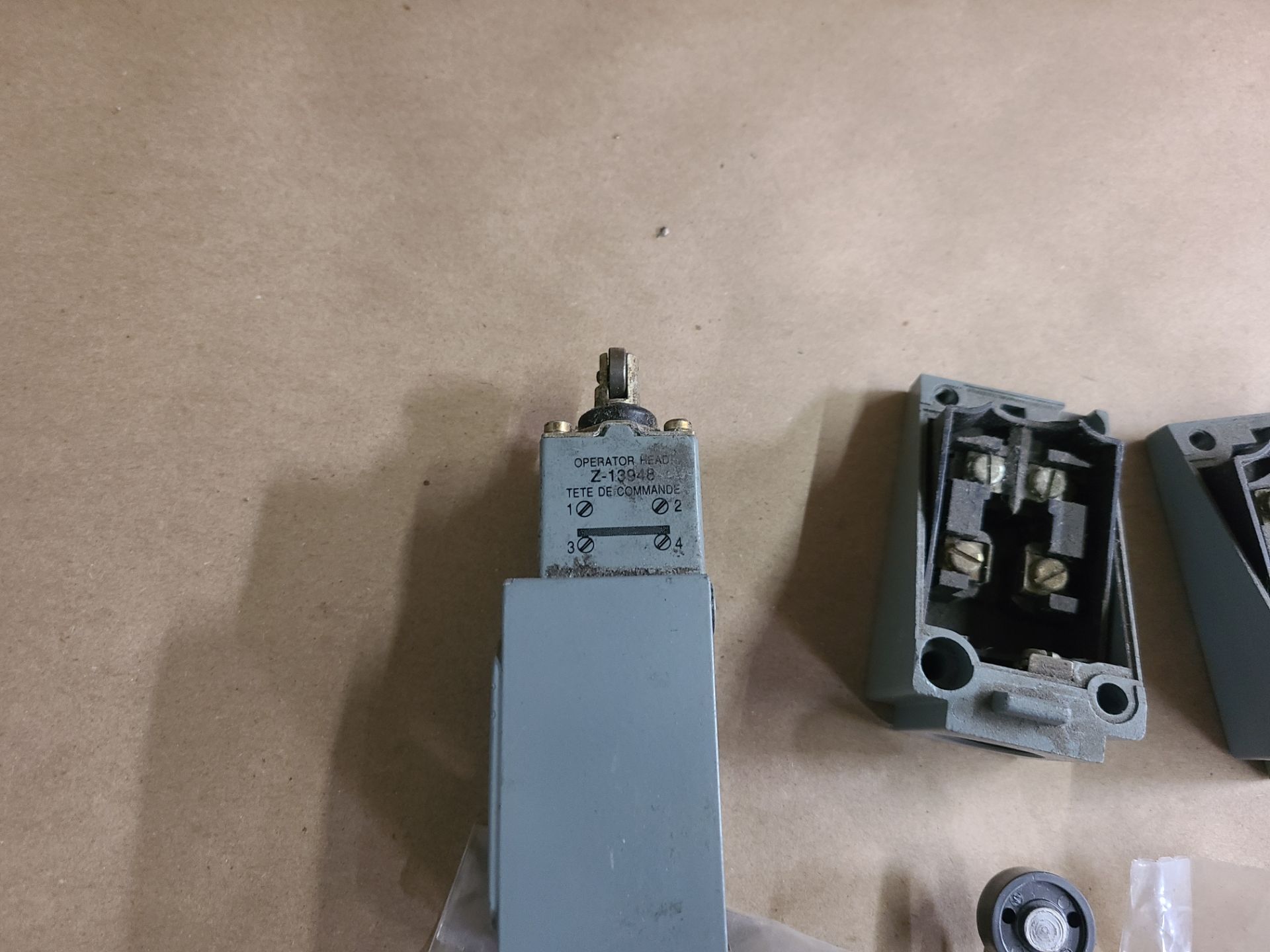 LOT OF EATON LIMIT SWITCH PARTS - Image 5 of 5