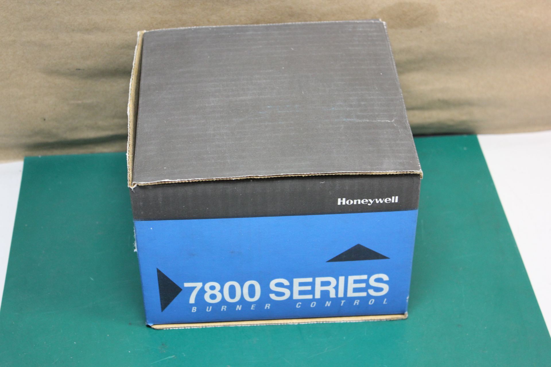 HONEYWELL 7800 SERIES BURNER CONTROL AND FLAME AMPLIFIER - Image 2 of 6