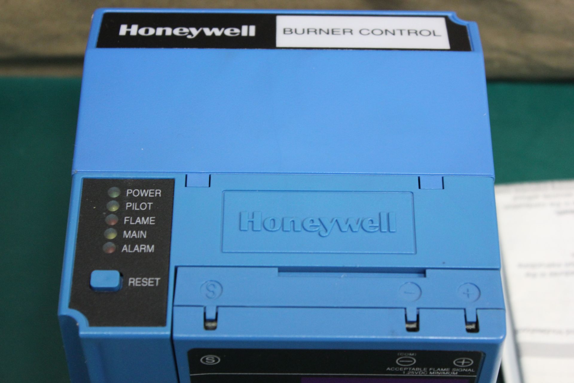 HONEYWELL 7800 SERIES BURNER CONTROL AND FLAME AMPLIFIER - Image 4 of 6