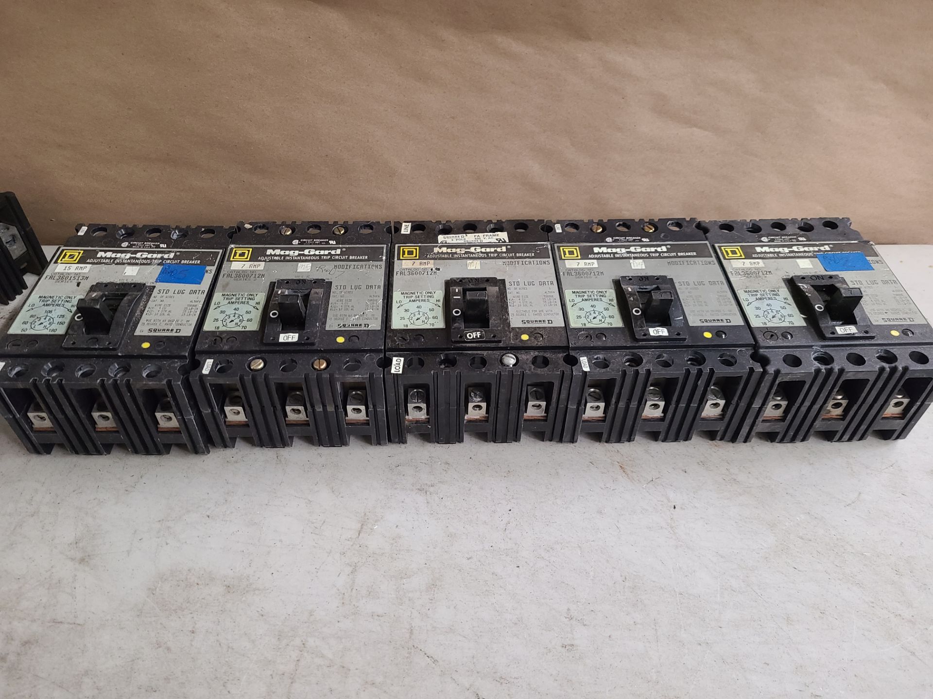 LOT OF SQUARE D MAG-GARD INDUSTRIAL MOLDED CASE CIRCUIT BREAKERS - Image 9 of 11