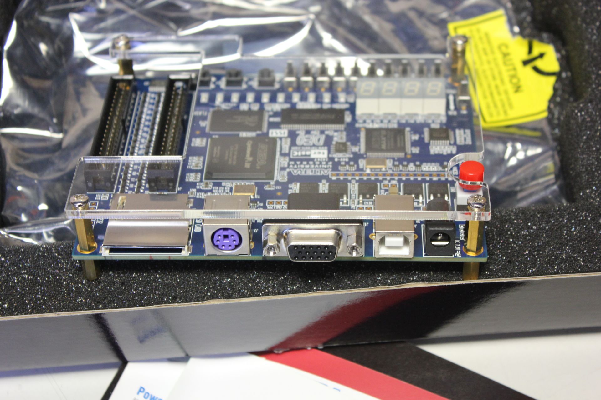 NEW TERASIC DE0 ALTERA FPGA DEVELOPMENT BOARD - Image 10 of 12