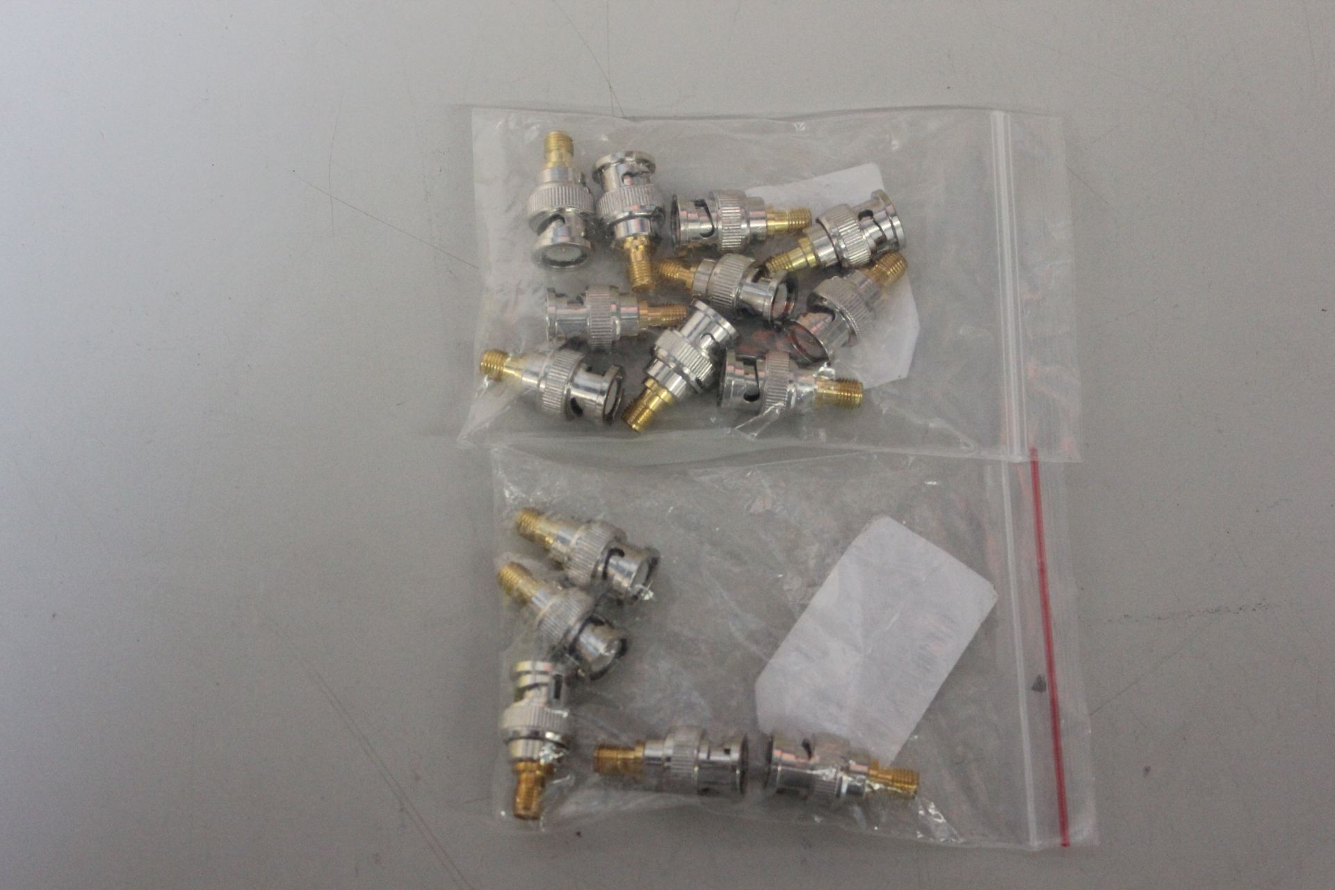 LOT OF NEW BNC TO SMA RF CONNECTOR ADAPTERS - Image 2 of 4