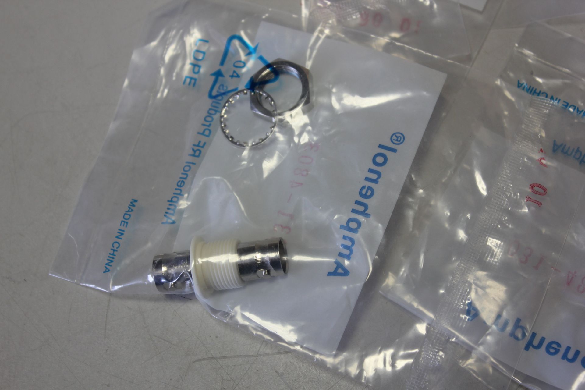 LOT OF NEW AMPHENOL RF CONENCTORS - Image 3 of 3