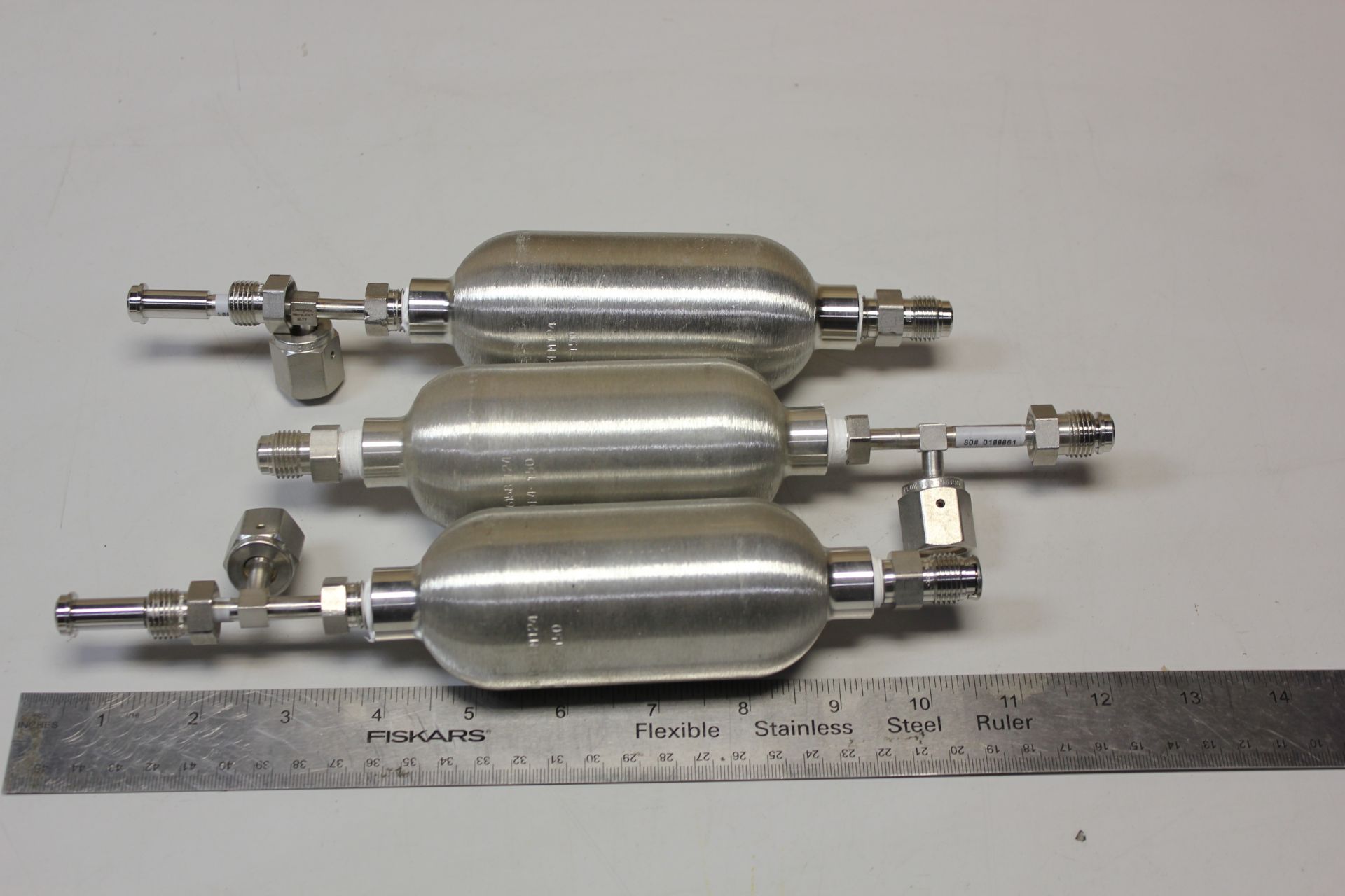 LOT OF SWAGELOK 304L STAINLESS STEEL SAMPLE CYLINDERS