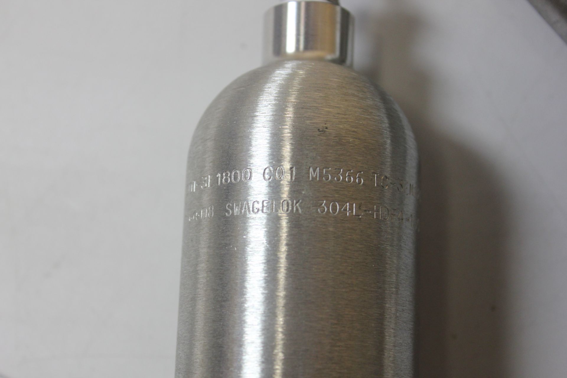 LOT OF SWAGELOK 304L STAINLESS STEEL SAMPLE CYLINDERS - Image 3 of 4