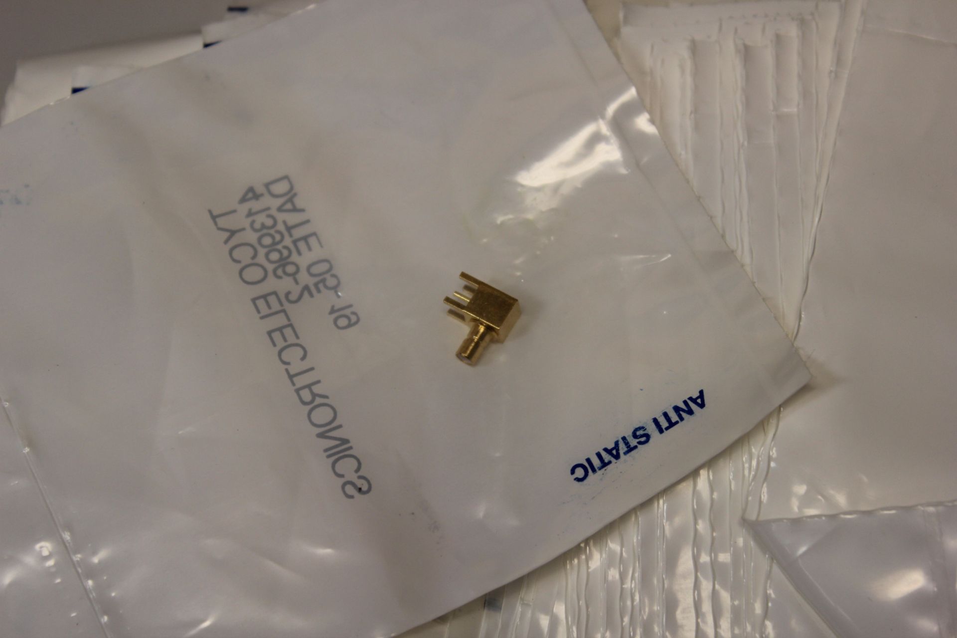 LOT OF NEW TYCO SMB PCB RF CONNECTORS - Image 3 of 3