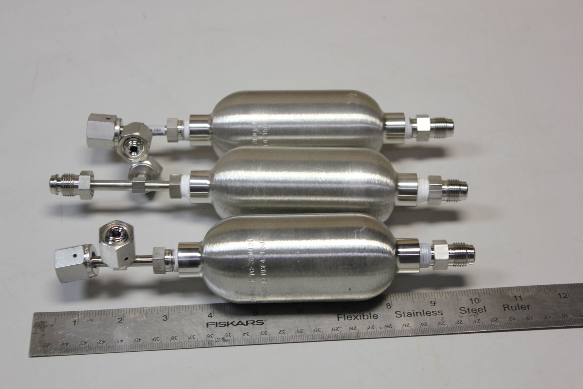 LOT OF SWAGELOK 304L STAINLESS STEEL SAMPLE CYLINDERS