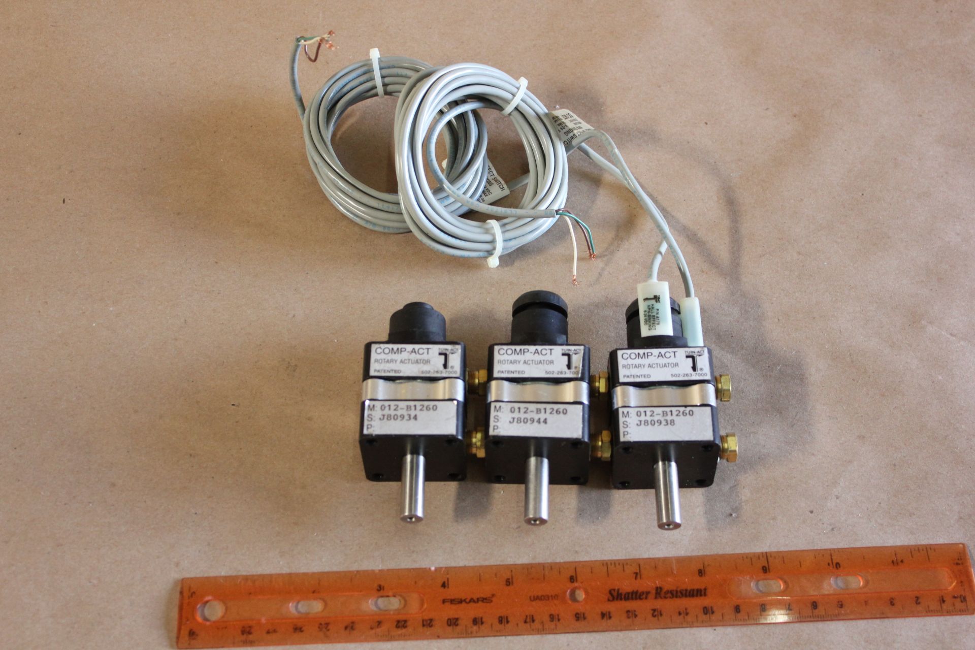 LOT OF COMP-ACT ROTARY ACTUATORS