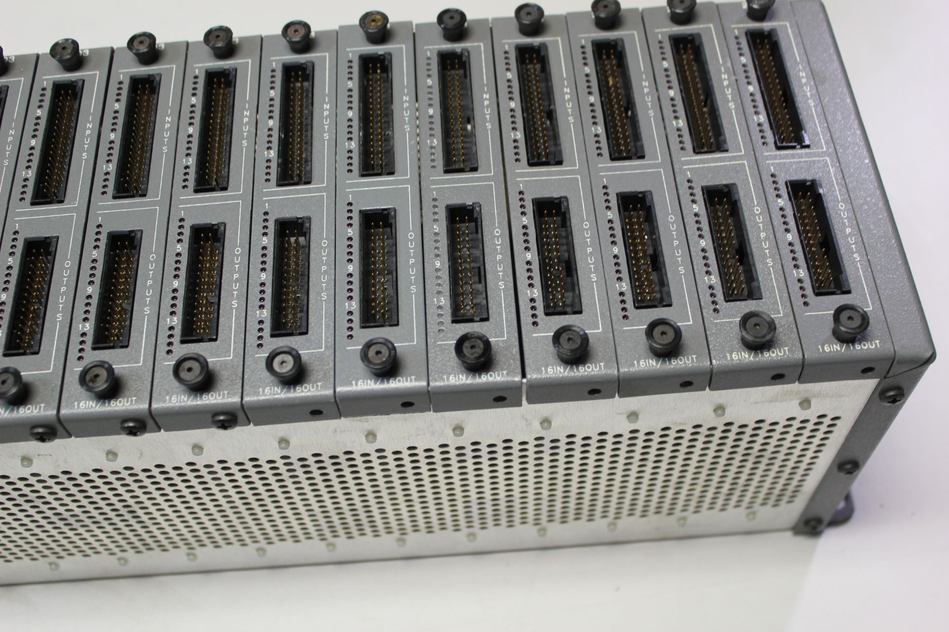 CONTROL TECHNOLOGY PLC RACK WITH 17 MODULES - Image 4 of 9