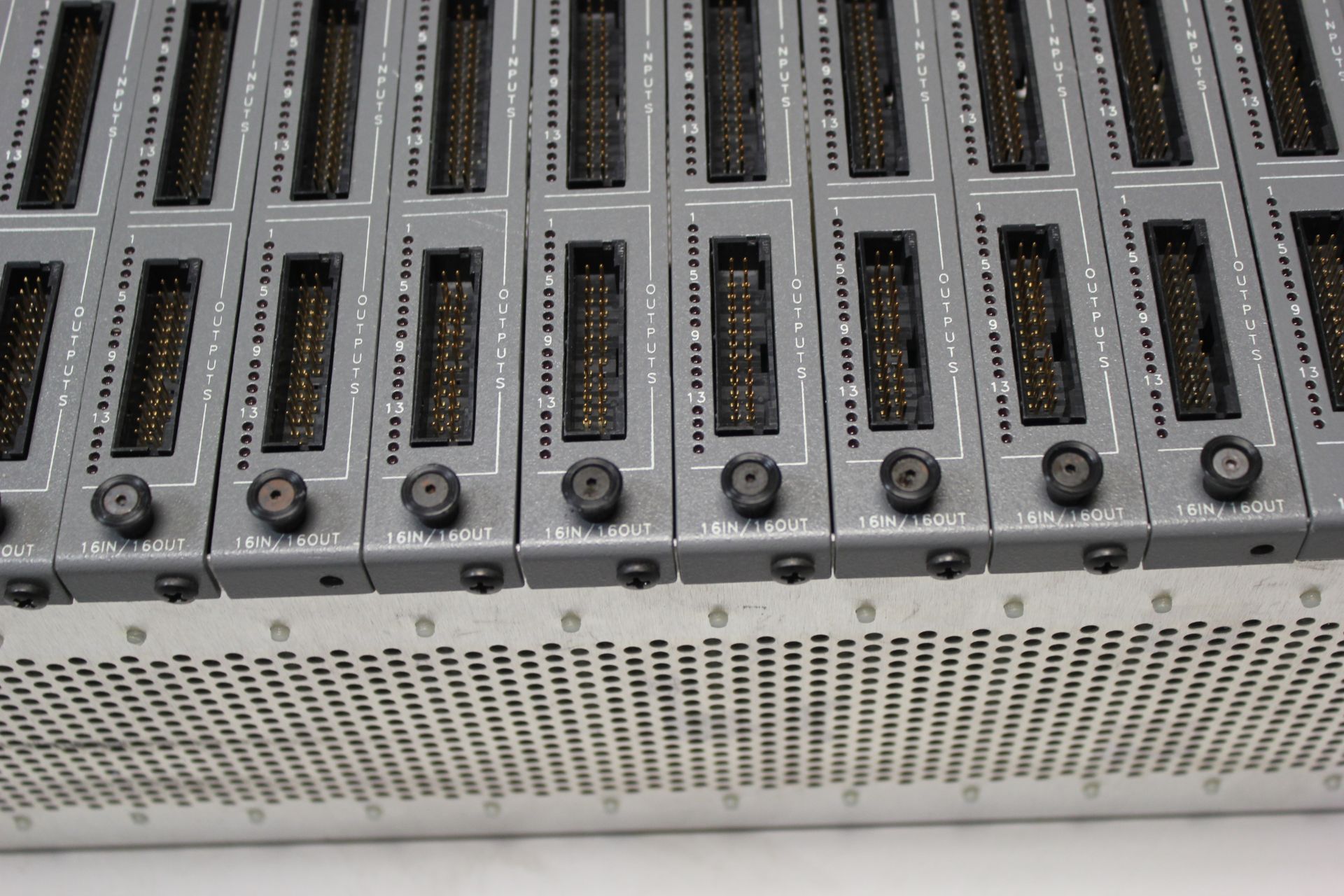 CONTROL TECHNOLOGY PLC RACK WITH 17 MODULES - Image 3 of 9