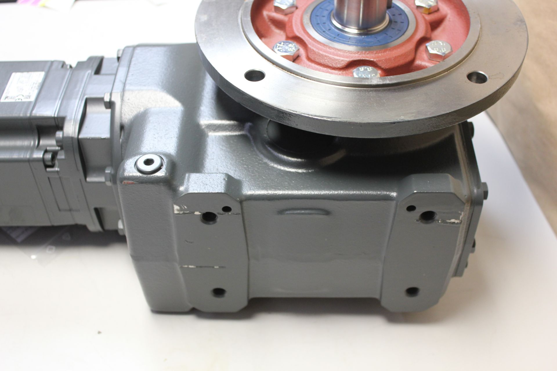 NEW SIEMENS SIMOTICS 1P SERVO MOTOR W/ENCODER & GEARBOX - Image 5 of 13