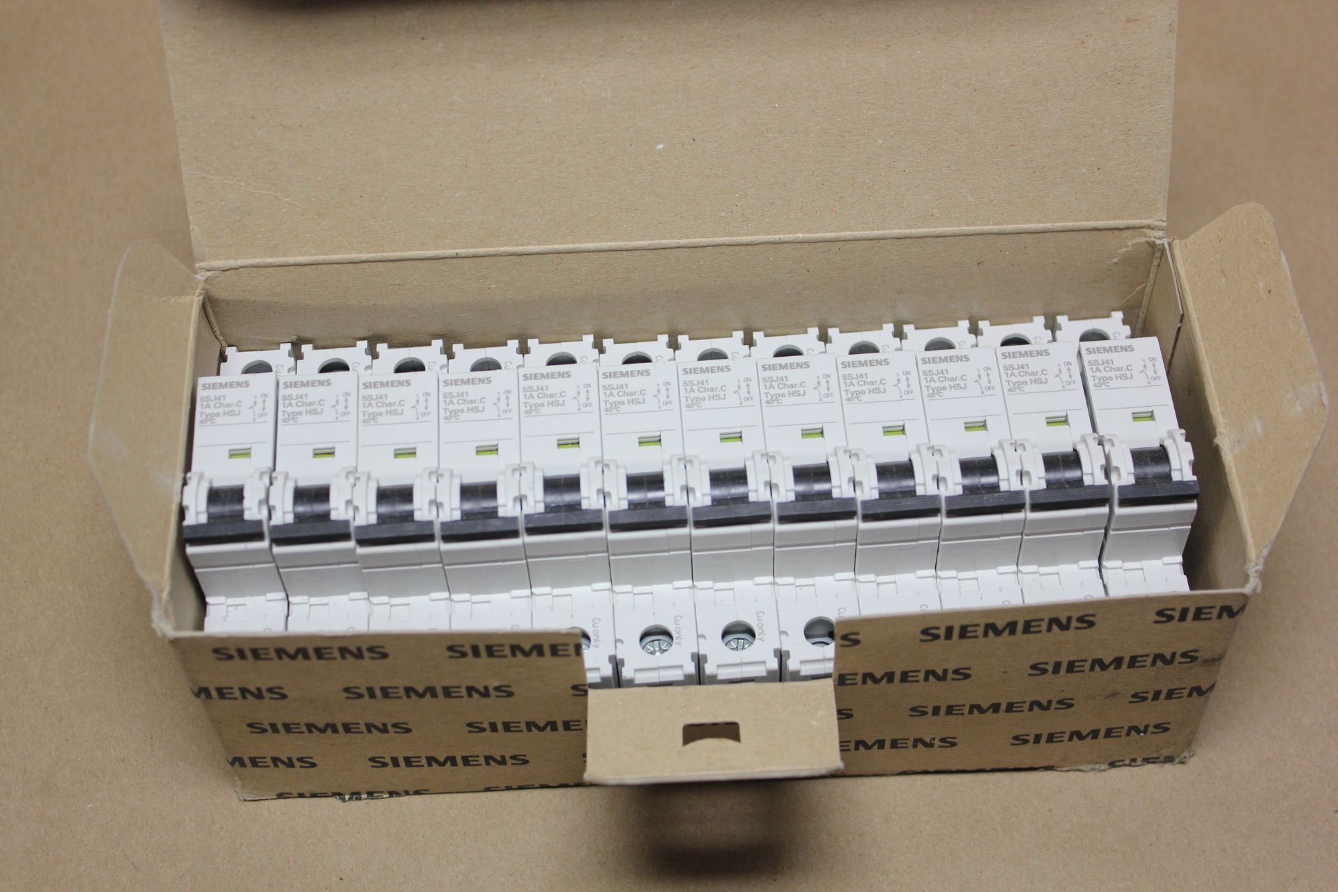 LOT OF NEW SIEMENS CIRCUIT BREAKERS - Image 3 of 5