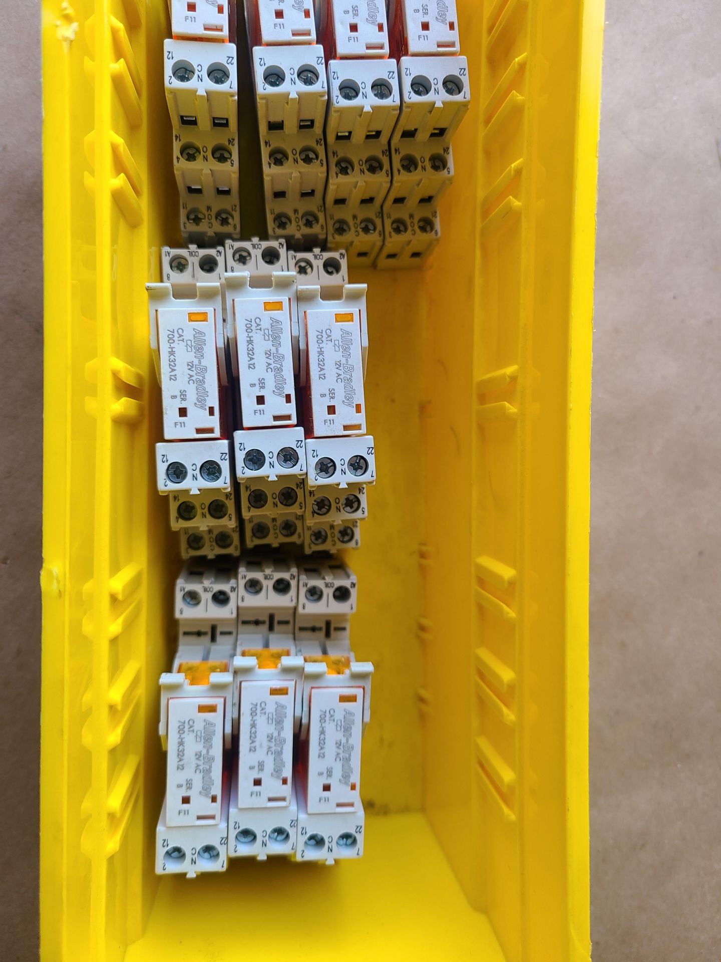 LOT OF ALLEN BRADLEY RELAYS AND BASES - Image 3 of 4