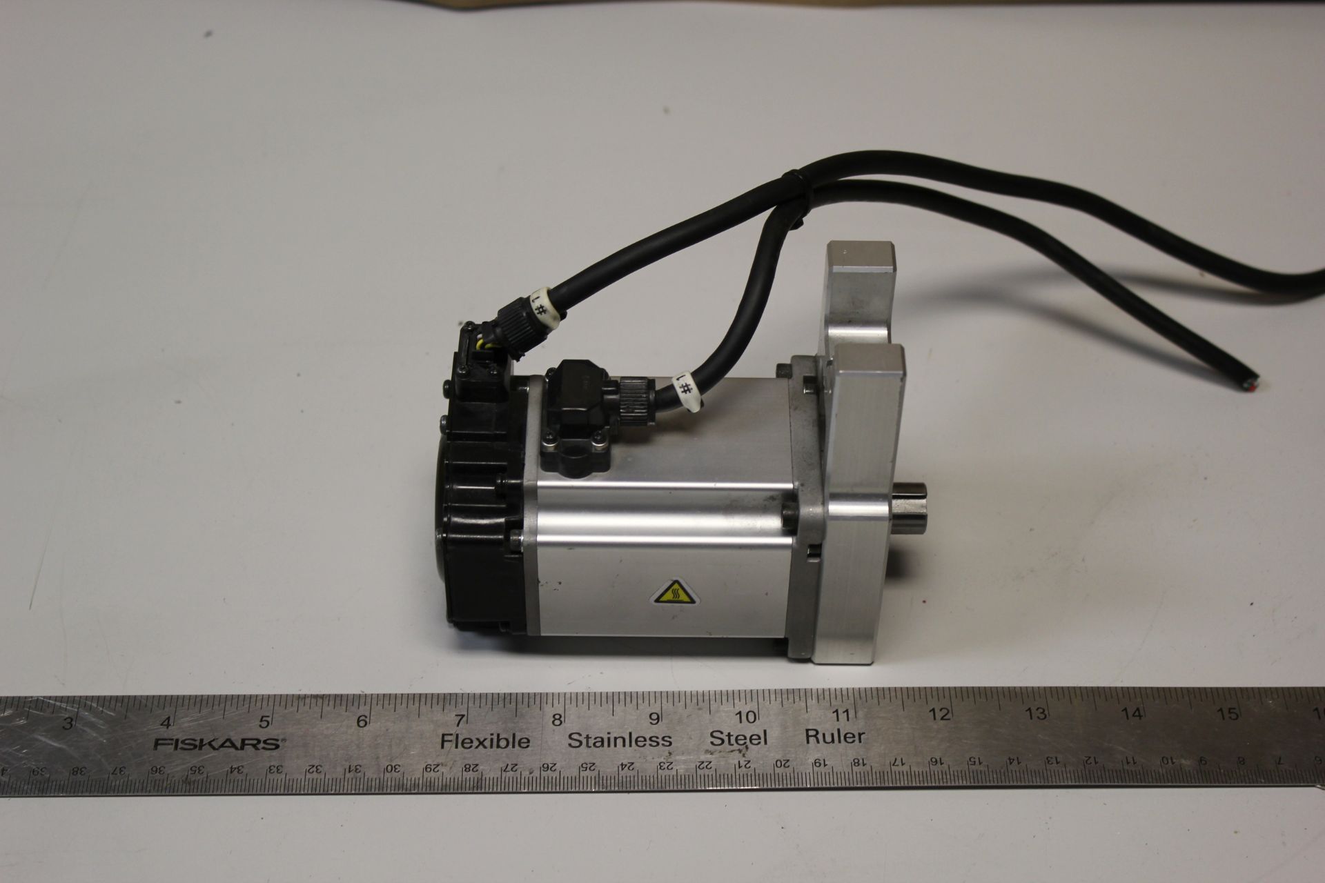 OMRON AC SERVO MOTOR