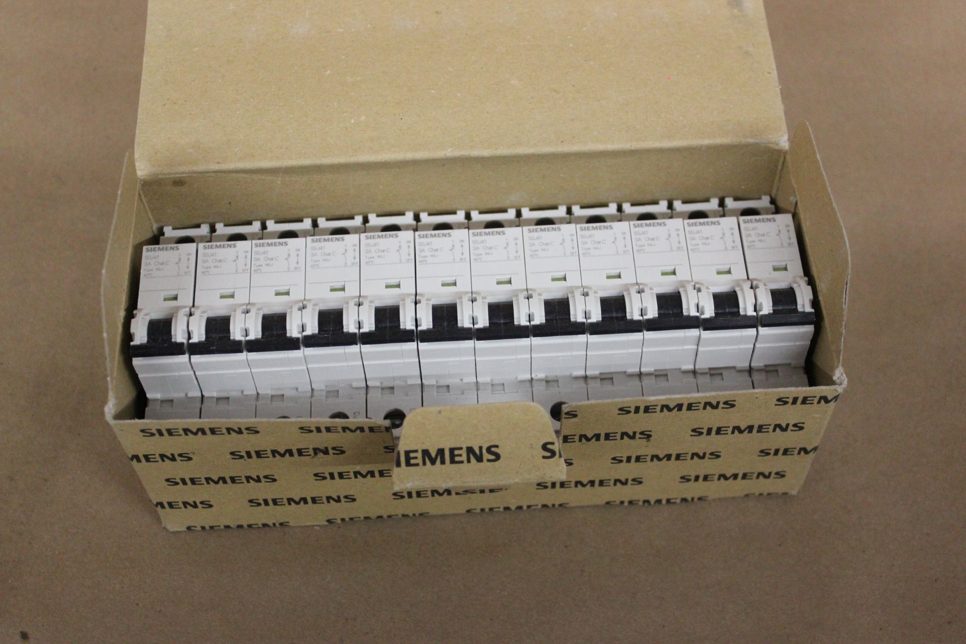 LOT OF NEW SIEMENS 3A 1P CIRCUIT BREAKERS - Image 3 of 4