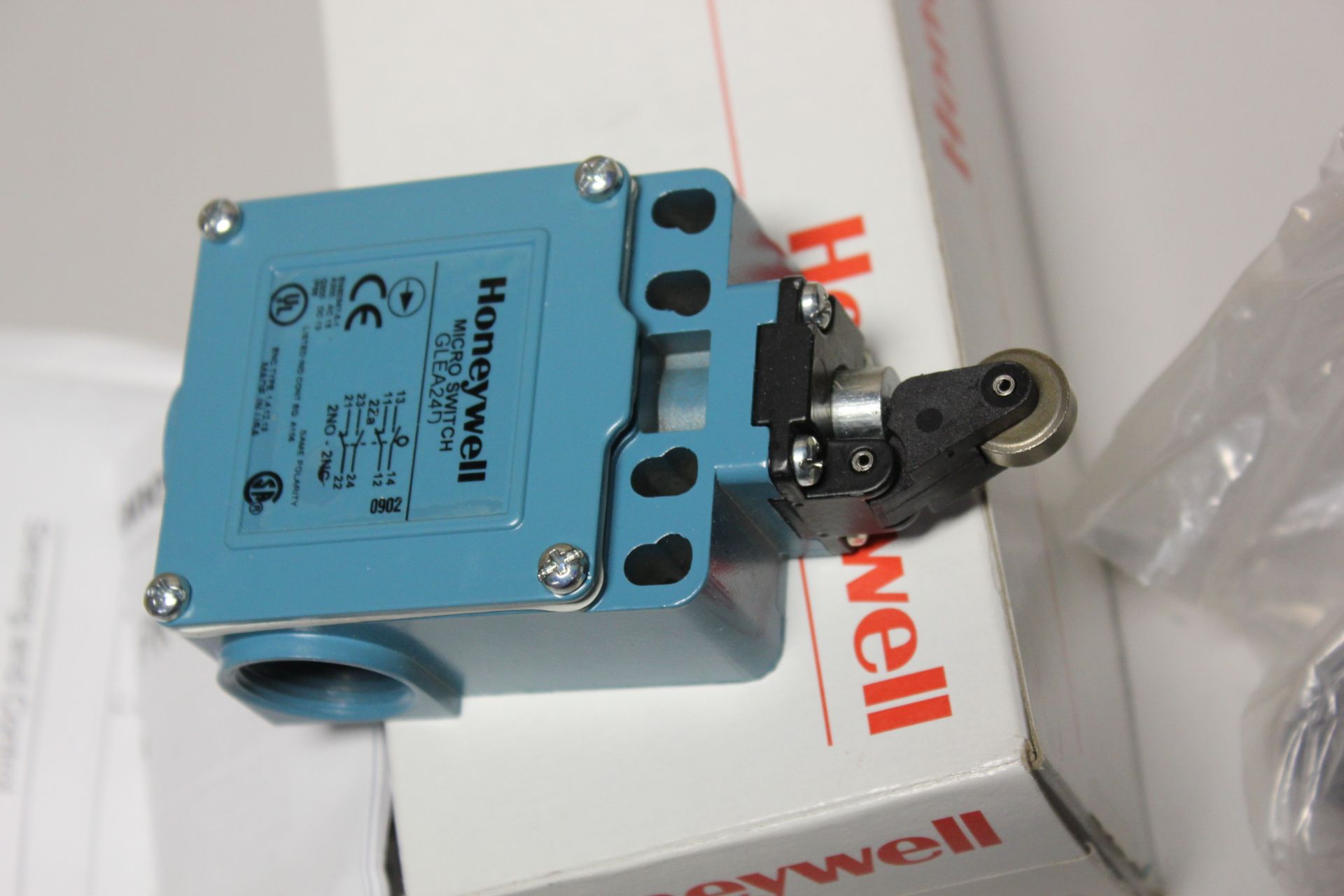 NEW HONEYWELL MICRO-SWITCH LIMIT SWITCH - Image 3 of 4