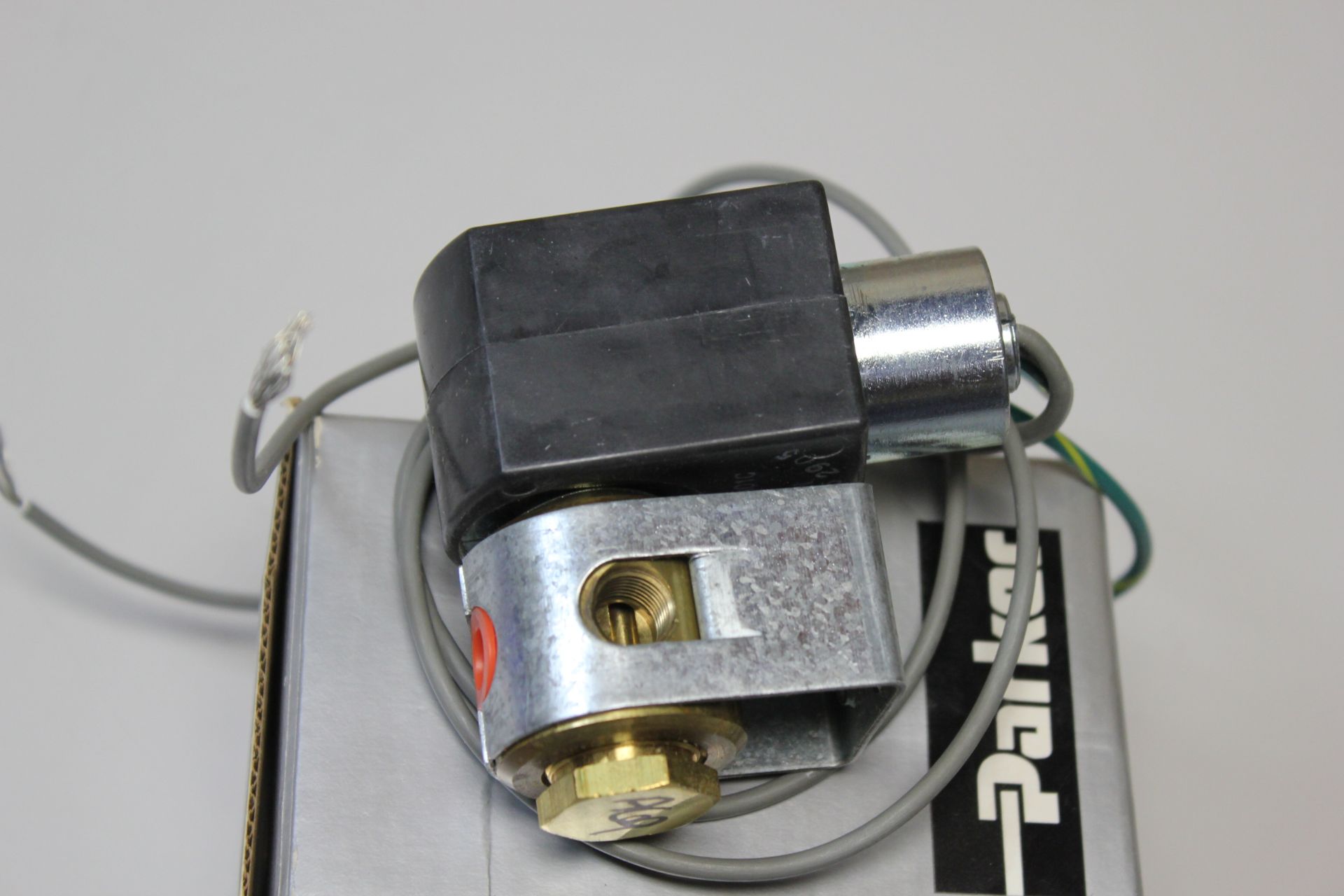 NEW PARKER SOLENOID VALVE - Image 4 of 4