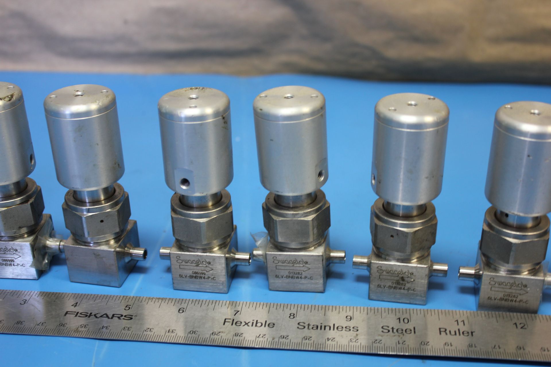 LOT OF 9 SWAGELOK VALVES 6LV-BNBW4-P-C - Image 4 of 5