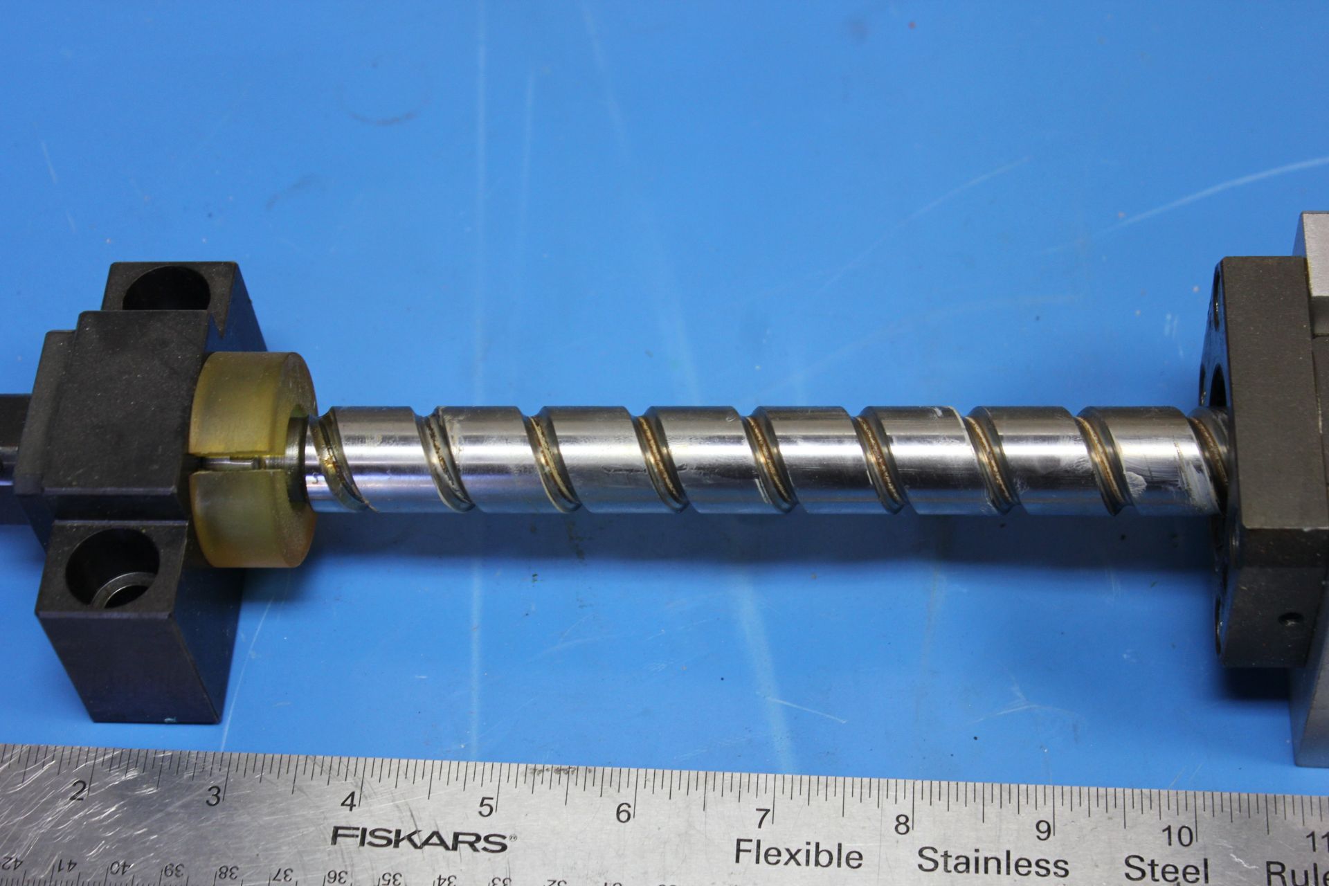 BALL SCREW WITH NUT - Image 2 of 5